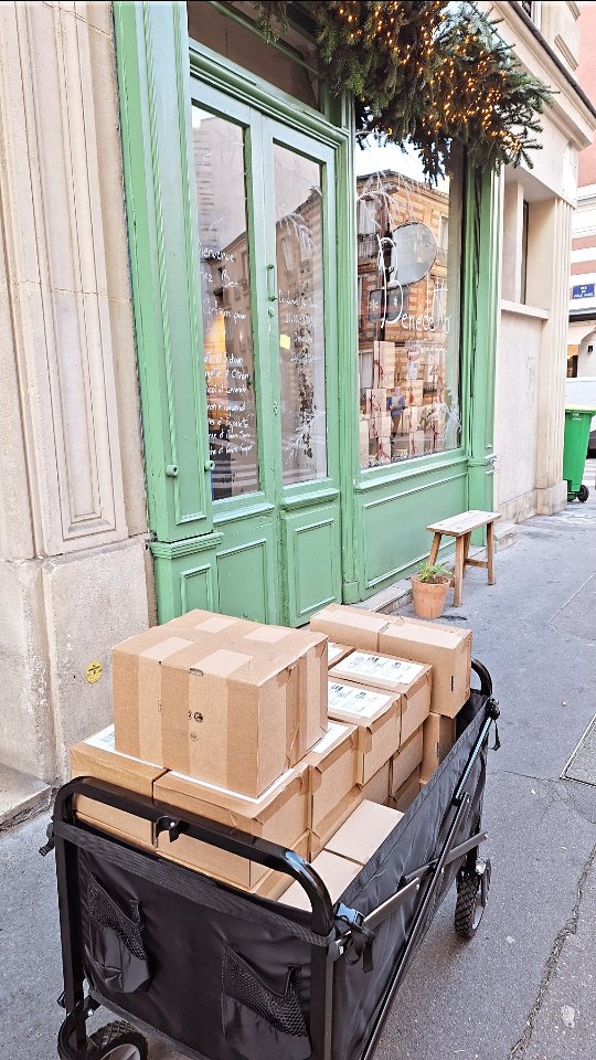 Décembre.... le mois le plus fou de l'année, et c'est seulement grâce à vous.
..................MERCI...............
.
.
#benedettoconfituresatypiques #confituresatypiques #confitureartisanale #recap #december #happy #souvenir #dream #2025 #photooftheday #insta #love #fabriqueaparis #paris #montmartre