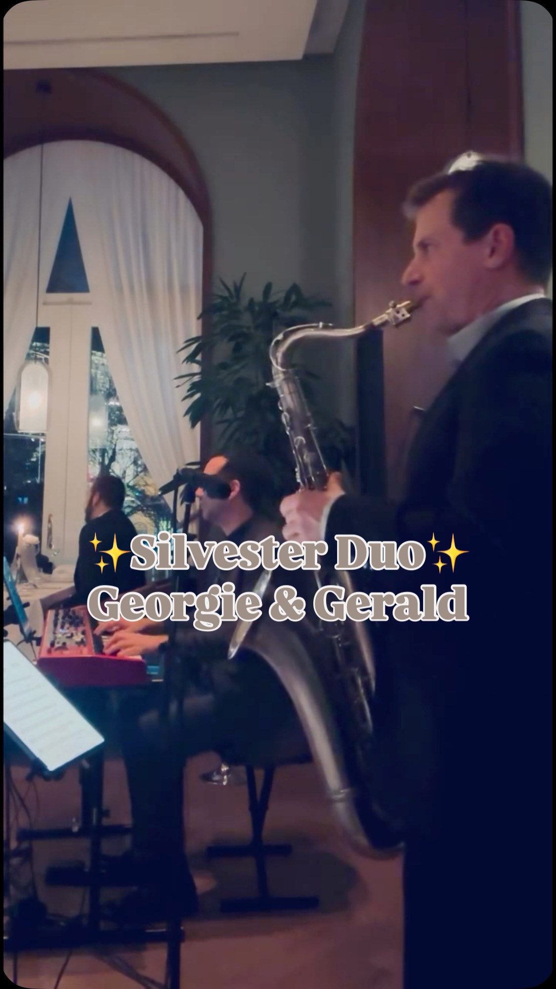 Wir blicken auf einen grandiosen Silvesterabend im wunderschönen Hotel @sanssouciwien zurück und hoffen, ihr seid alle gut ins neue Jahr gerutscht ✨🍀 Den Abend durften Georgie und Gerald in gemütlicher Atmosphäre im Duo begleiten 🎷🎹 Dreamteam✨#livemusic #loungemusic #vienna#band