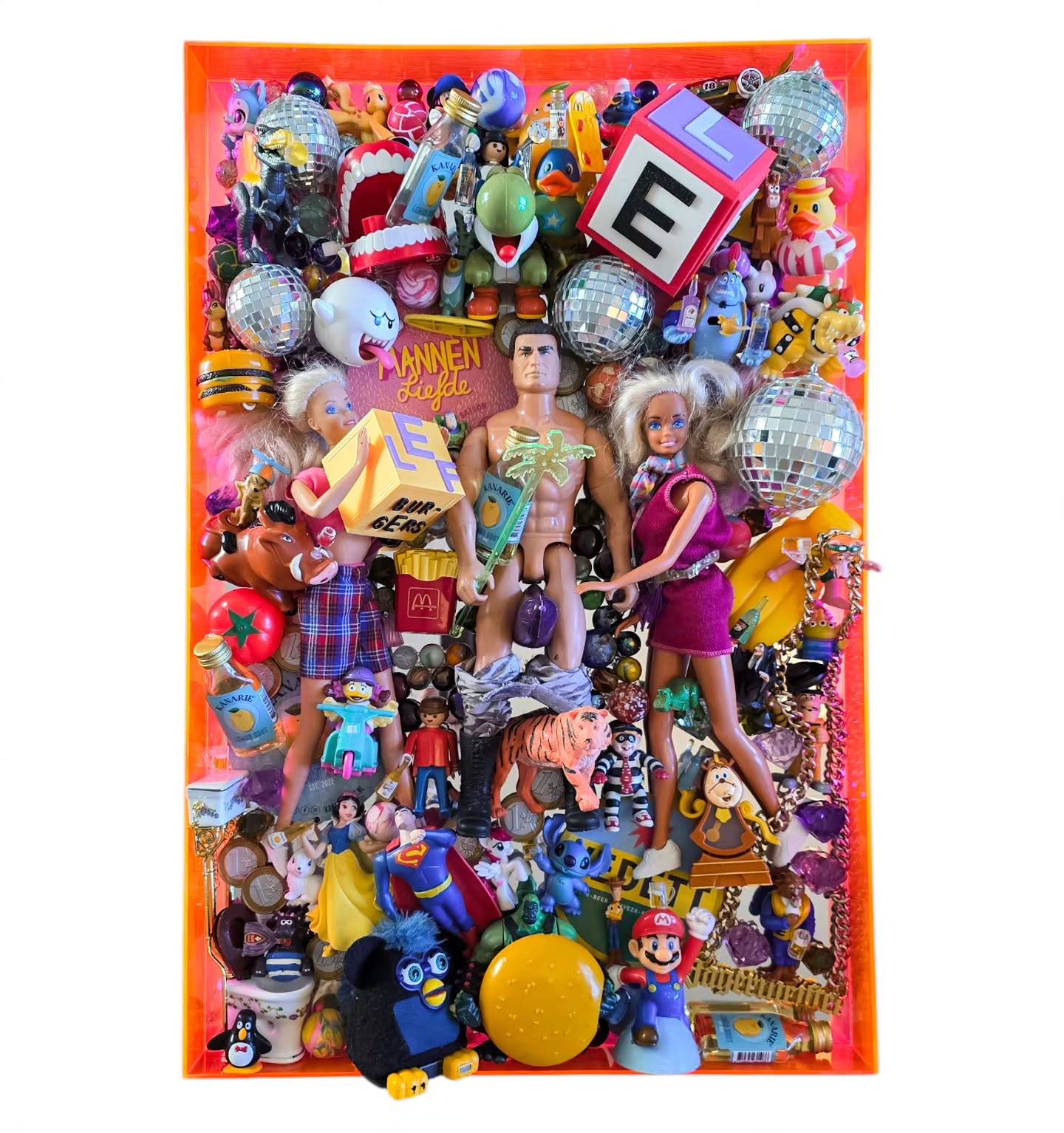 Hij is klaar 🍻, deze verhuisd naar een leuk plekje in de binnenstad van Zaltbommel 🥳🍾😈
#actionman #barbie #speelgoedschilderij #speelgoedkunst #popart