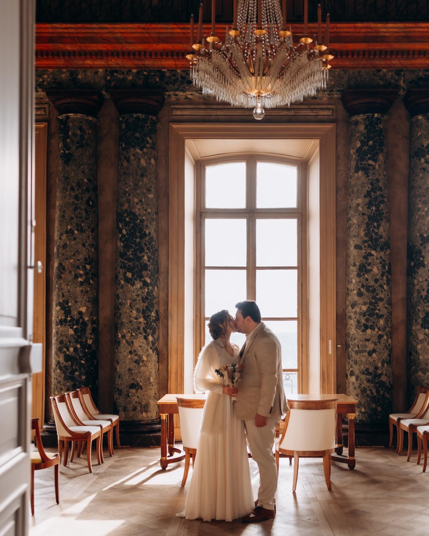 .
Commencer ce début d’année avec le mariage intimiste de E&E tout en douceur réalisé en février dernier dans la sublime mairie & les rues de @villedeblois .✨
———
Fanny.
|| Photographe de mariage & famille.
|| Tours & Région Centre.
———
#photographetours #indreetloire #toursmaville #photographecoupletours #regioncentre seancecouple futursmaries seanceengagement photographemariage mariage2027 futursmariés2027 mariageregioncentre loirevalley loirevalleywedding loirevalleyweddingphotographer engagementsession castleloirevalley romanticphoto romanticphotography romanticwedding mariageromantique photographeromantique