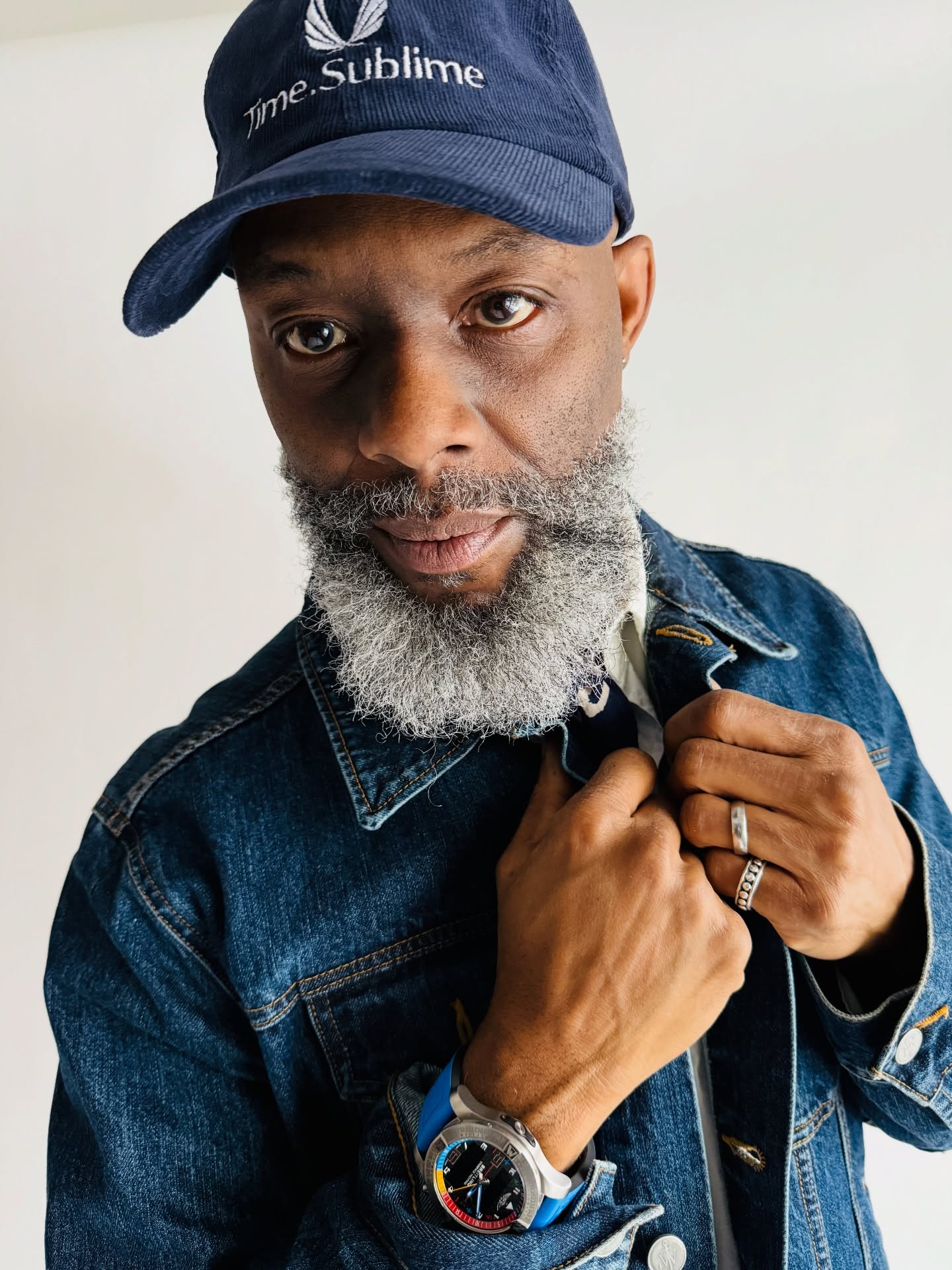 keeping it simple.
things I like wearing.
moving through the day.
Timepiece: Breitling
Exospace B55
Yachting
EB5512221B1S1
#TimeSublime
#Breitling
#ExospaceB55
#WatchCulture
#EverydayLuxury