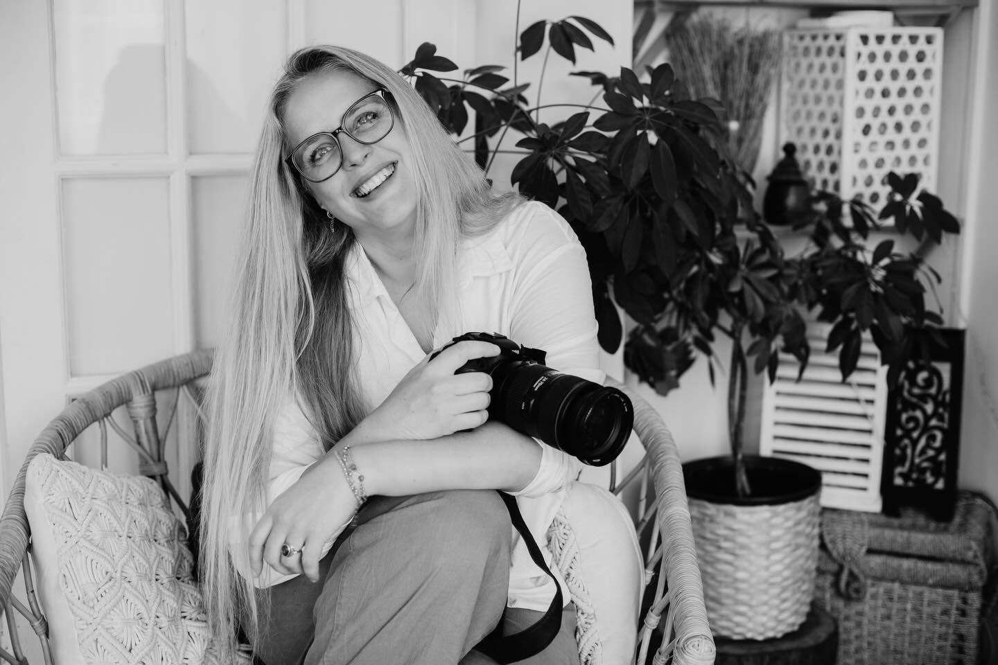 J’ai reçu des messages incroyables de soutien, plein d’amour et de bienveillance depuis ce début d’année.
Merci! ❤️
Je ne suis pas superstitieuse, mais j’ai envie de croire que 2026 sera une meilleure année.
Je ne n’en parle jamais publiquement, mais 2025 a été compliquée sur bien des plans.
Alors bon… j’ai envie d’y croire.
Et comme aujourd’hui c’est mon anniversaire, voilà ma tête 😅