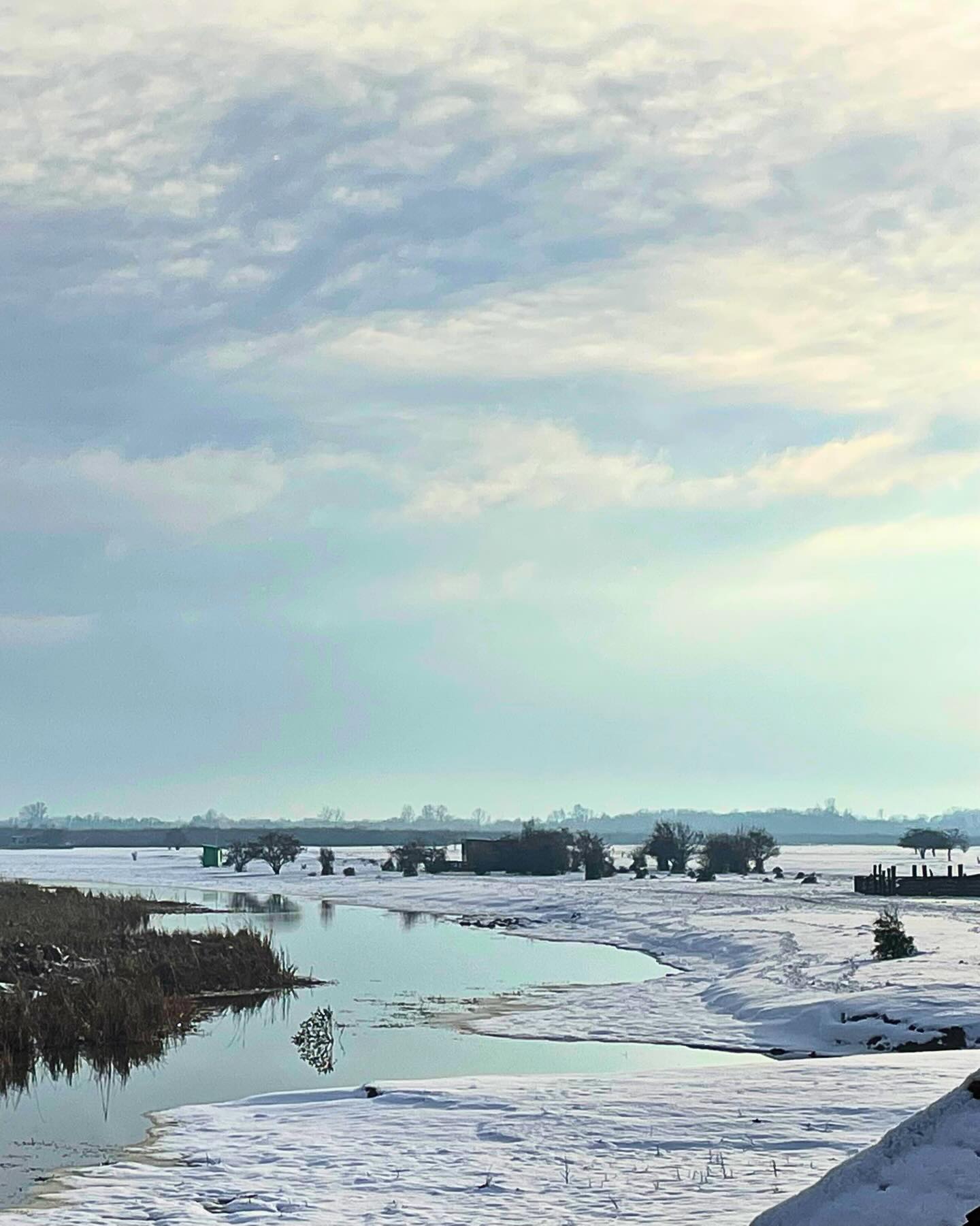 Možda vam ove zime ne treba više planova.
Možda vam treba samo tišina, priroda i topla kućica. ❄️
I praznici baš onakvi kakvi treba da budu. ✨
🤍 Zimski dani u Buzzoffski Cabins-u su spremni, a sada je tu i sneg, da li ste već rezervisali?
Uz kod BUZZOFFSKIWINTER ostvarujete 20% popusta na sve zimske rezervacije. Dobrodošli!