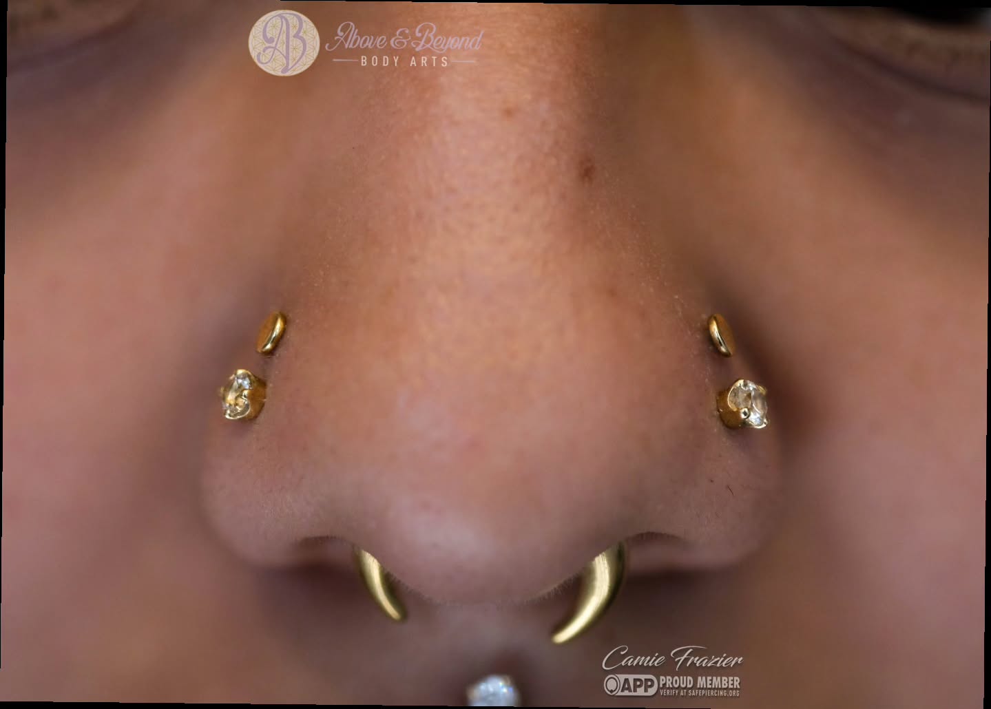 Camie ( @cutewrapsupreme ) had the opportunity to do these mid-high nostril piercings for our body art consultant Michelle ( @yourfavoritabeauty ) around Thanksgiving, and they turned out sooo perfectly! To match her existing all-gold set up, Michelle added two high polish 18k yellow gold disks from @bvla .
📷: @50percentsnakes
#highnostrils #piercing #safepiercing #santabarbara #bvla