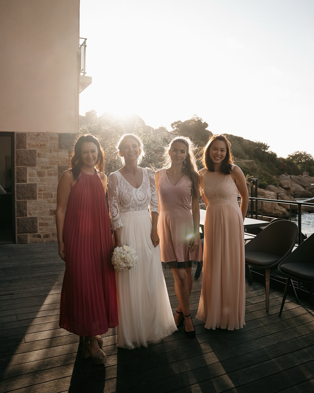 Hello 2026 ! ✨
Pour cette nouvelle année je vous souhaite de suivre vos envies, de vivre chaque histoire et chaque moment pleinement, de ne pas chercher la perfection mais plutôt de vivre chaque instant et de ne jamais regretter d’avoir osé le vivre intensément.
Je vous souhaite une année pleine de belles choses … mais surtout des moments qui comptent vraiment 🫶🏻
Je suis Stéphanie, photographe basée à Perros Guirec en Bretagne, je suis spécialisée dans les reportages photos de mariages et de familles. Je crée des images vivantes, poétiques et authentiques. Chaque moment est une histoire à raconter, avec simplicité, naturel et sensibilité.
www.steffanyphotographe.com
#InspirationMariage #cotedegranitrose #weddingbrittany #photographemariagebretagne