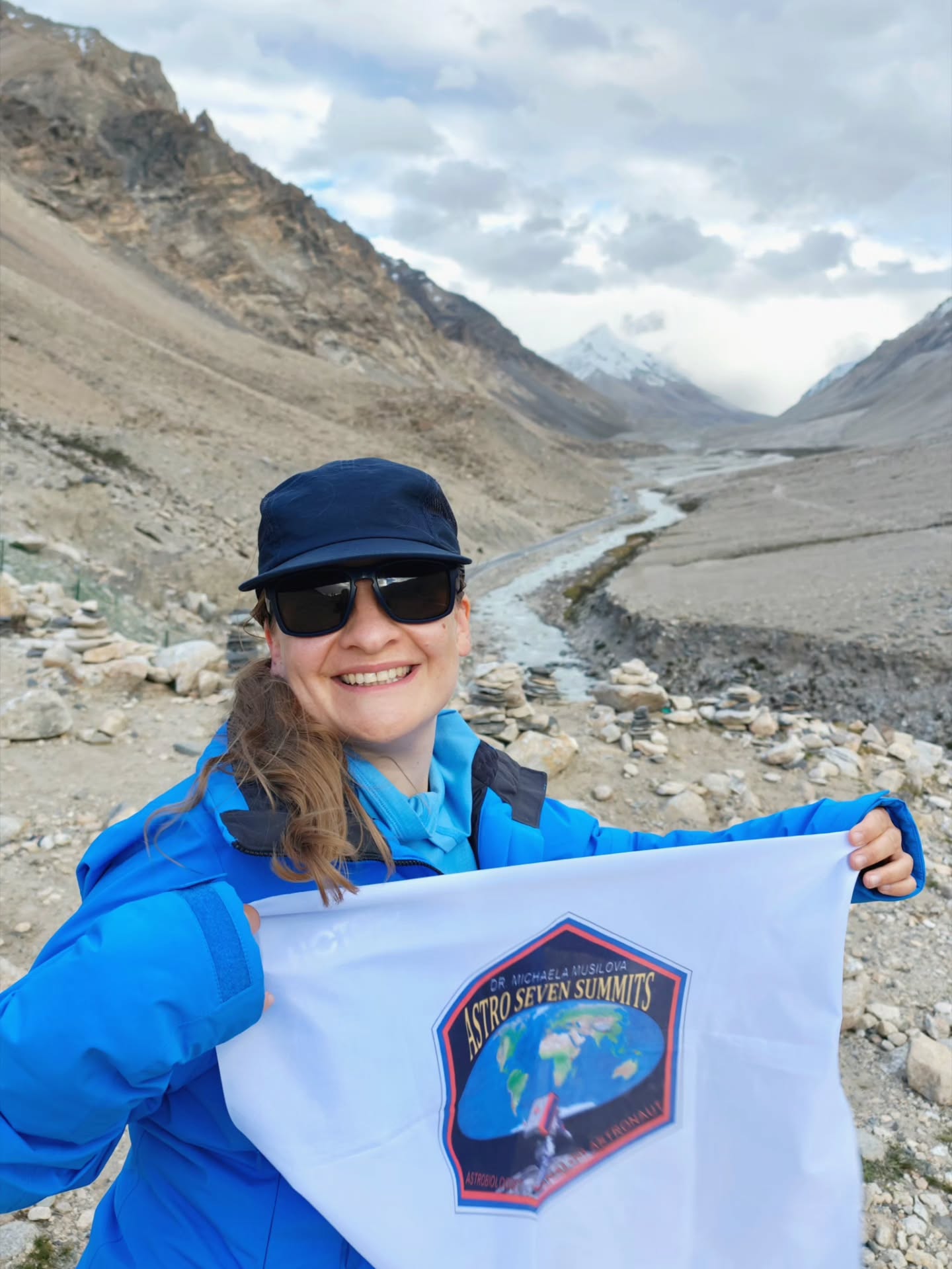 Sunrise over Everest at the very beginning of 2019 was a life-altering moment for me.
I was freezing in -37 C (-35 F) temperatures, having climbed up to an elevation close to 6,000 meters (19,000 ft) at 5 AM. I wasn't sure how much longer I could manage to wait when the sun finally started peaking over the Himalayas.
The beauty of the sight in front of me and the gentle feeling of the sun's rays on my face made me instantly forget how cold I was. I also felt like I had turned a page on all the bad things that had happened to me the year before and that I could start a new chapter.
Indeed, that's what I ended up doing, which led me to come back to Everest last year, as part of my Astro Seven Summits project. It had been a dream of mine to see the sunrise over Everest from the Tibetan side after my amazing experience in Nepal a few years back. I also wanted to complete research and educational work on the "other side" of the mountain, which I'm very grateful I was able to do too 😊.
Here's to many more beautiful sunrises and new chapters in our lives 😊.
#Everest #MountEverest #sunrise #AWomanFromMars #dreamcometrue