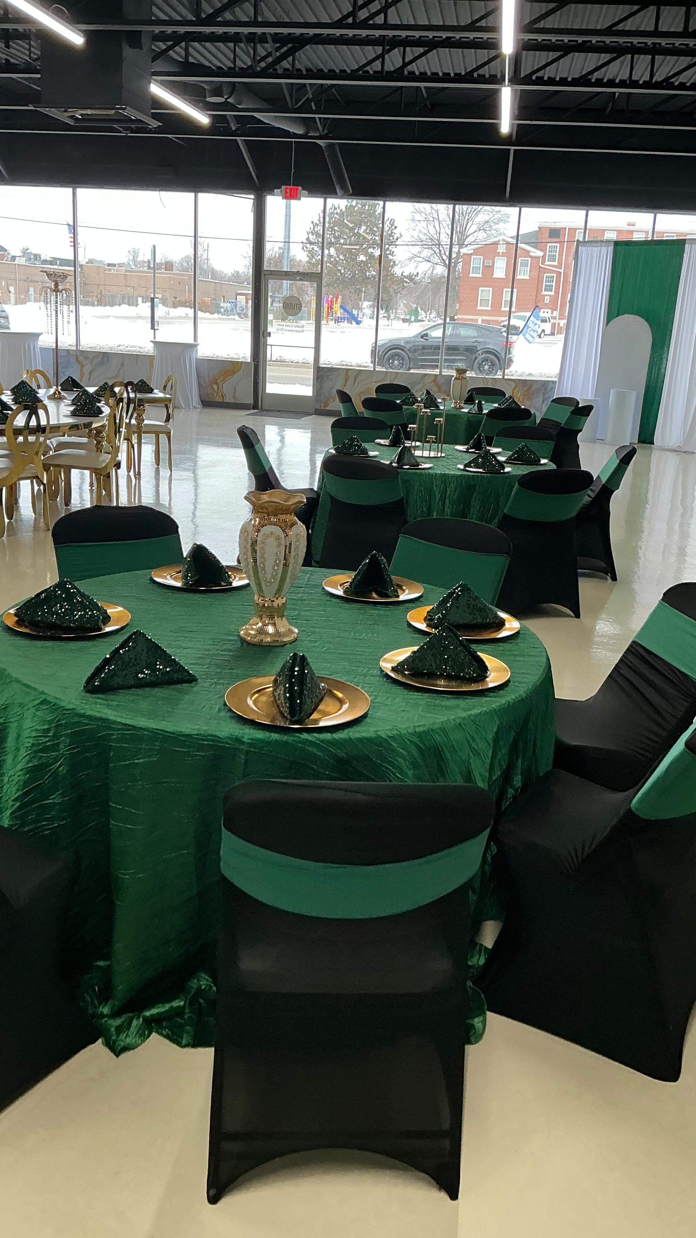 Studio iLuxe Pricing Packages
Experience luxury, intimacy, and impeccable service at Studio iLuxe. Our curated packages
provide the perfect foundation to transform your ideas into unforgettable moments.
1. Base Luxury Experience – $925.00+ tax
Security Fee: $200 included (required) | 7-Hour Private Venue Rental
Our base package is designed to provide a luxury foundation, allowing our team to serve
you and bring your vision to life with curated enhancements for a truly personalized and
unforgettable experience.
Includes:
• 7-hour private luxury venue rental (up to 100 guests)
• Dedicated event manager with full setup & cleanup
• Up to 10 round tables & 100 chairs
• 5 banquet tables
• Black or white guest table linens
• Silver or gold acrylic charger plates
• Bluetooth-enabled sound system
• Full kitchen prep area (no stove)
• Guest Wi-Fi
• 1 Base Focal Point included