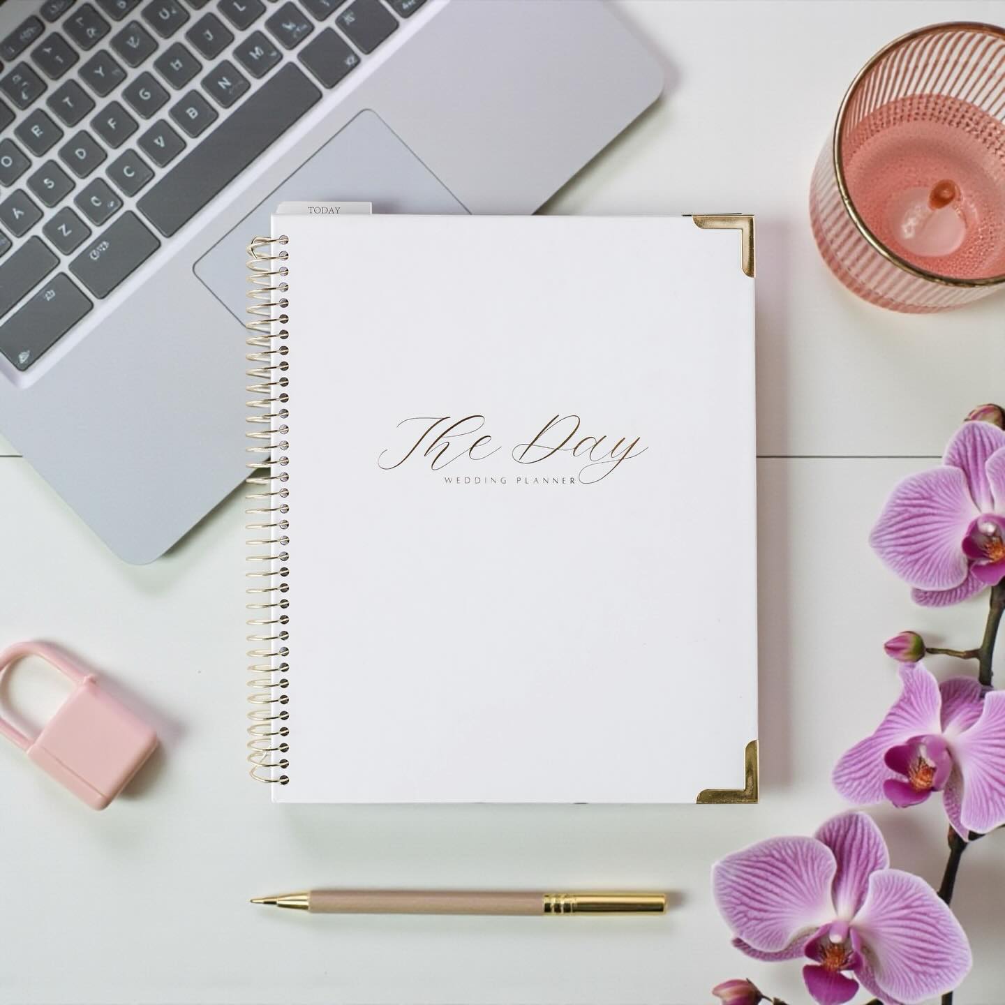 New year, new goals, new schedule, and organized wedding planning all in one pretty book🤩