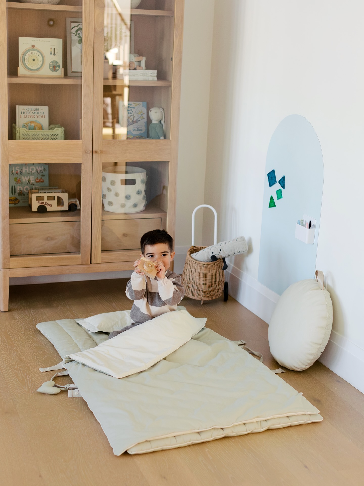 Working creatively with @elzaphotographie has been such a joy! 🤍 I incorporated @bambihaus arch for a playful daycare look - and now my kids just love that spot in the house! It’s magnetic and you can colour on it! Check them out! 🤍🤗
Client: @bloomere.us
📷: @elzaphotographie
Room&Styling: @andreagrbichome