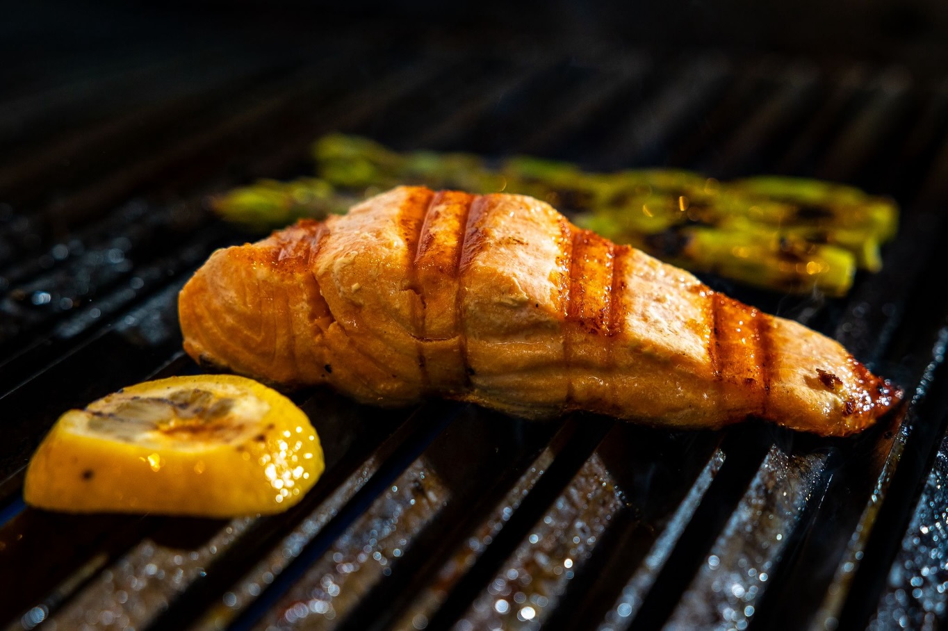 🥂 Dry January… of gewoon genieten?
Onze gegrilde zalm is licht, elegant en perfect van de grill. Voor wie het graag puur houdt maar wél met smaak.
🍽️ Tip van de chef:
groene asperges als los bijgerecht
Een frisse, groene match bij de zalm ✨
🍷 Toch zin om je goede voornemens even te laten varen?
Ga dan voor de volle, elegante Chardonnay Reserva van Bodega Norton.
Romig, fris en perfect bij zalm van de grill.
📍 Gauchos Grill Restaurants