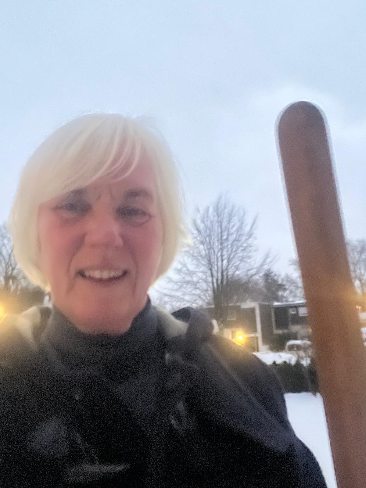 ❄️☃️ Der Winter hat uns fest im Griff: Um 7 Uhr heute Morgen hieß es für viele Bürgerinnen und Bürger an die Schneeschüppe.
🏋🏼♀️Das hält fit! Mich hat wirklich sehr mit Dank erfüllt und berührt, dass ich unbekannte Unterstützung hatte. Danke für die geleistete Vorarbeit. Darum lebe ich so gern in meiner Nachbarschaft. 🎿⛄️
UND: Selbstverständlich vielen Dank an die Räumdienste, die für unsere Sicherheit sorgen! 🙏🏻💪🏻
#Winter #Schnee #Nachbarschaft #Dankbarkeit #Zusammenhalt