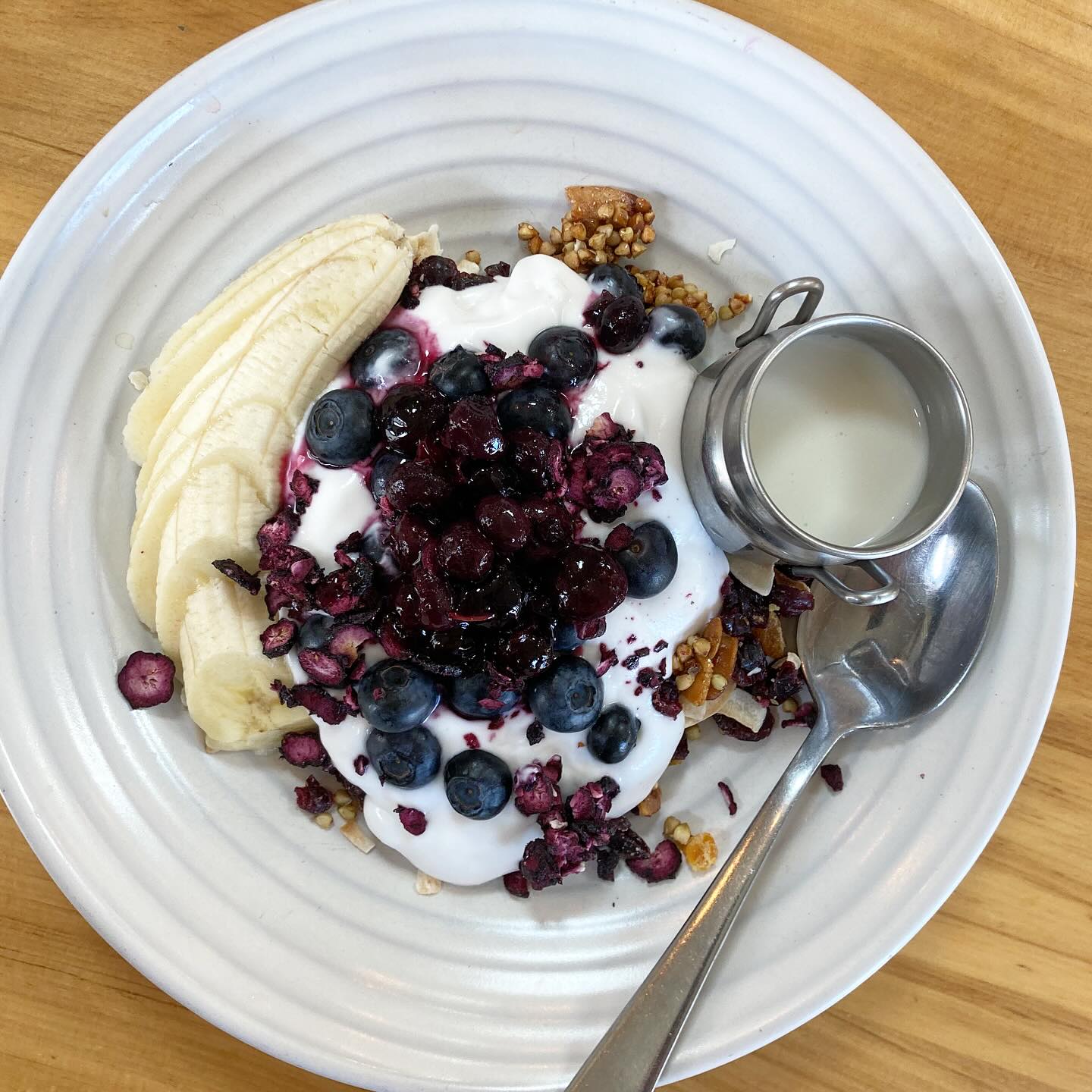 Do you have health goals for 2026?
The start of a new year often brings a lot of pressure to focus on health goals such as getting fit or losing weight. If you do want to focus on improving your health for your own benefit, that’s great! But don’t feel you should get fit or lose weight because of the heavy media and advertising focus on these at this time of year.
If you are planning on focussing on your health this year, it’s also important to understand that restrictive diets and excessive exercise aren’t actually helpful (or sustainable) long term. Rather than trying to completely overhaul your lifestyle, a more effective and sustainable approach is to incorporate healthier habits into your current lifestyle.
👉🏼 Setting small, achievable goals that you know you’ll be able to stick to consistently is a great place to start!
This is also the approach I take with my clients: I ask them to choose small habits they can do every day that will contribute to their overall long-term health goals. Breaking down big goals into smaller goals or habits makes them easier to achieve, and can make it easier to get back on track again after setbacks.
Do you need help getting started with your health goals for the year? I’m holding a goal-setting masterclass where I’ll be taking you through the process I use to help clients set small, achievable goals that help them make consistent progress towards their health goals.
You can register for free at the link in my bio 👆🏼