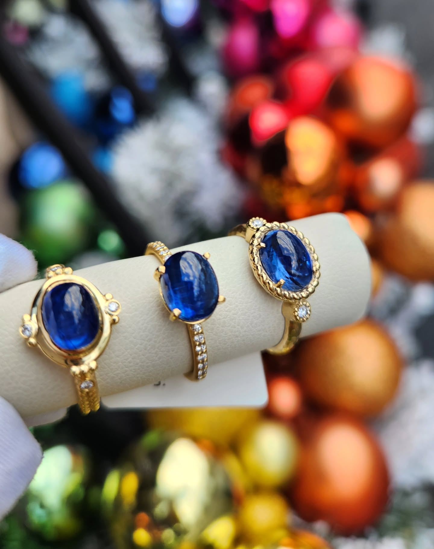 New! Kyanite cabochon deep blue rings. Each cabochon is unique, with silky reflections that change with every angle, finished with delicate diamond accents for a subtle sparkle.
#rings #goldrings #blue #goldjewelry #jewelry