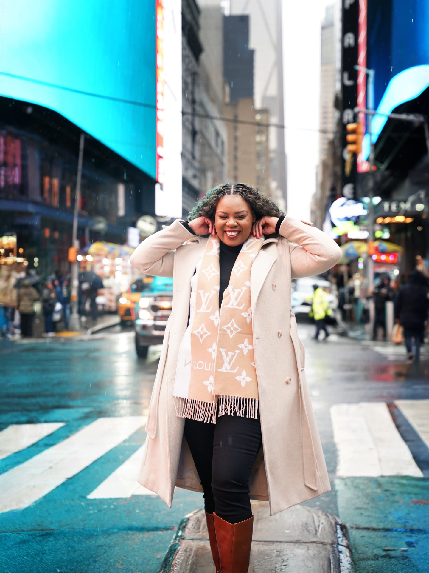 “Joy does not simply happen to us. We have to choose joy and keep choosing it everyday.” - Henri Nouwen
As we embrace the new season, my prayer is that we’ll all find or recognise moments of joy in our lives daily because a little bit of joy every day, leads to a lifetime of happiness.
📸: @beelivelyphotography
#ChooseJoy #2026 #Happiness