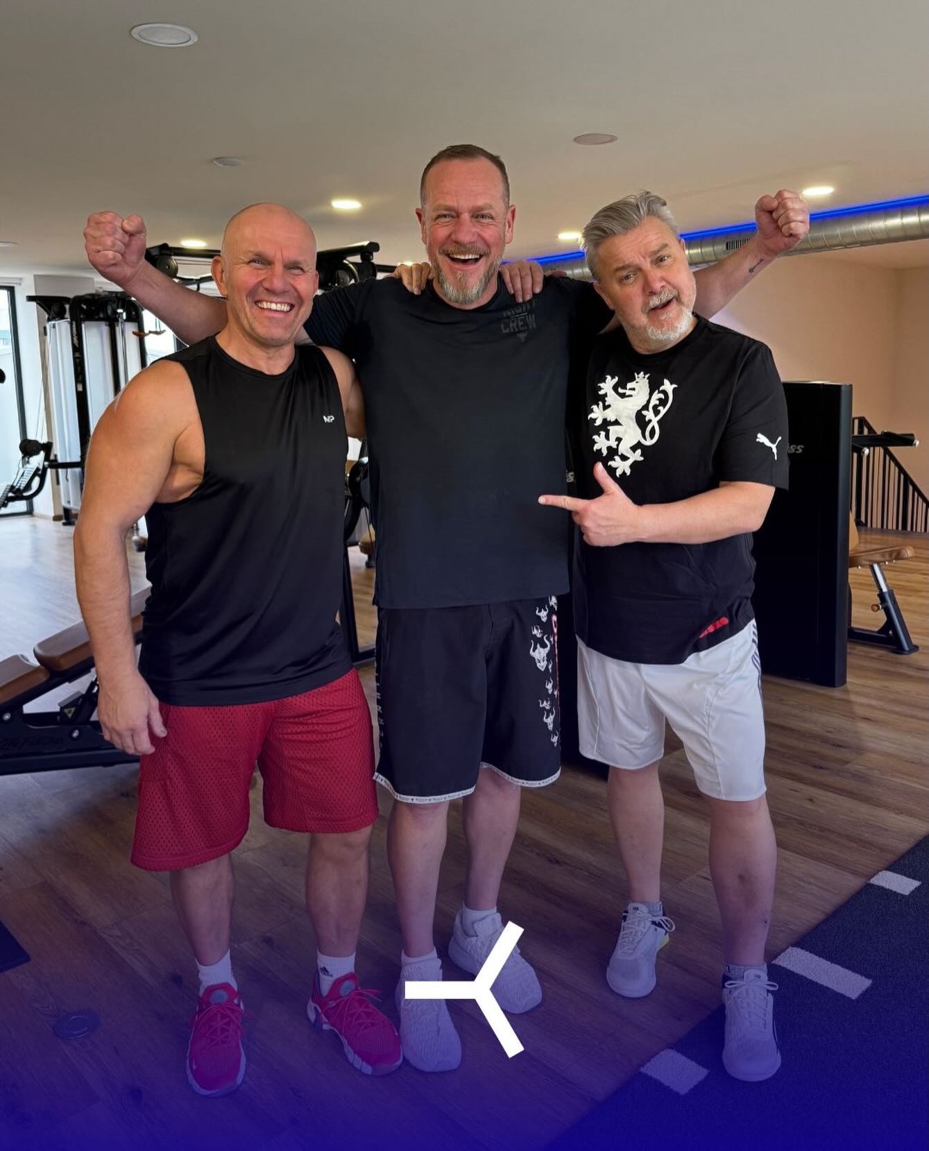 Miloš a Filip patří mezi naše dlouhodobé členy, kteří se k nám rádi vracejí 💪✨
Přijďte si zacvičit v posilovně, kde je každý trénink radostí 😎
#skyfitnessclub #fitnessmodel #work #trio #gym