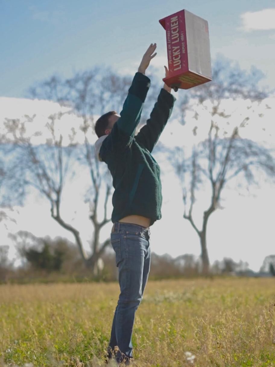 💫 Récap 2025 💫
Que cette nouvelle année soit tout aussi remplie de nouveautés, d’expériences, de rencontres et de bons moments que la précédente !
Janvier : Démarrage plein de motivation pour avaler cette nouvelle année
Février : Ouverture de chez @jeannine.paris20
Mars : Façade complète pour @lelabophotonimes
Avril : Réalisation d’une peinture sur un cadre de velours en bois pour @wheelnwood
Mai : Installation à @restanque_ateliers
Juin : No Summer Body Club vol.3
Juillet : Enseigne pour @corne_dauroch
Août : Enseigne pour @biscuiterie_pouget_sete
Septembre : Ouverture de @tatayoyo_perols
Octobre : Réalisation d’un panneau pour @whiskyrhumco
Novembre : Beest place to Bee / Koh Lanta
Décembre : 🤫
Avec bien sûr @studio.maoliz derrière l’objectif 😘
#enseigne #enseignepeinte