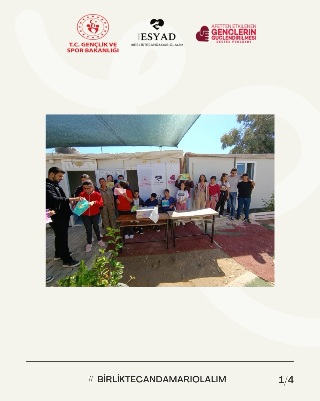 Renklerin Suda Dansıyla Engelleri Aşıyoruz! 🎨🌈
Gençlik ve Spor Bakanlığı’nın Afetten Etkilenen Gençlerin Güçlendirilmesi Destek Programı kapsamında yürütülen “Engelleri Aşan Gençler: Kapsayıcı Sanat ve Spor Atölyeleri” projesinde, gençler bu kez ebru sanatının büyüleyici dünyasında buluştu! 💧✨
Suyun yüzeyine dokunan her renk, farklılıkların uyumla bir arada var olabileceğini hatırlattı.
Fırça darbeleriyle desenler ortaya çıkarken, engeli olan ve olmayan gençler birlikte üretmenin, paylaşmanın ve sanatla bir olmanın mutluluğunu yaşadı. 💙
Her bir desen, kapsayıcılığın ve dayanışmanın bir yansımasıydı.
Renkler birbirine karışmadan, yan yana güzelleşti… tıpkı bizler gibi. 💫
#EngelleriAşanGençler #EbruSanatı #KapsayıcıSanat #BirlikteGüçlüyüz #GençlikveSporBakanlığı ESYAD SanatlaBirlikte Kapsayıcılık RenklerleBuluşma