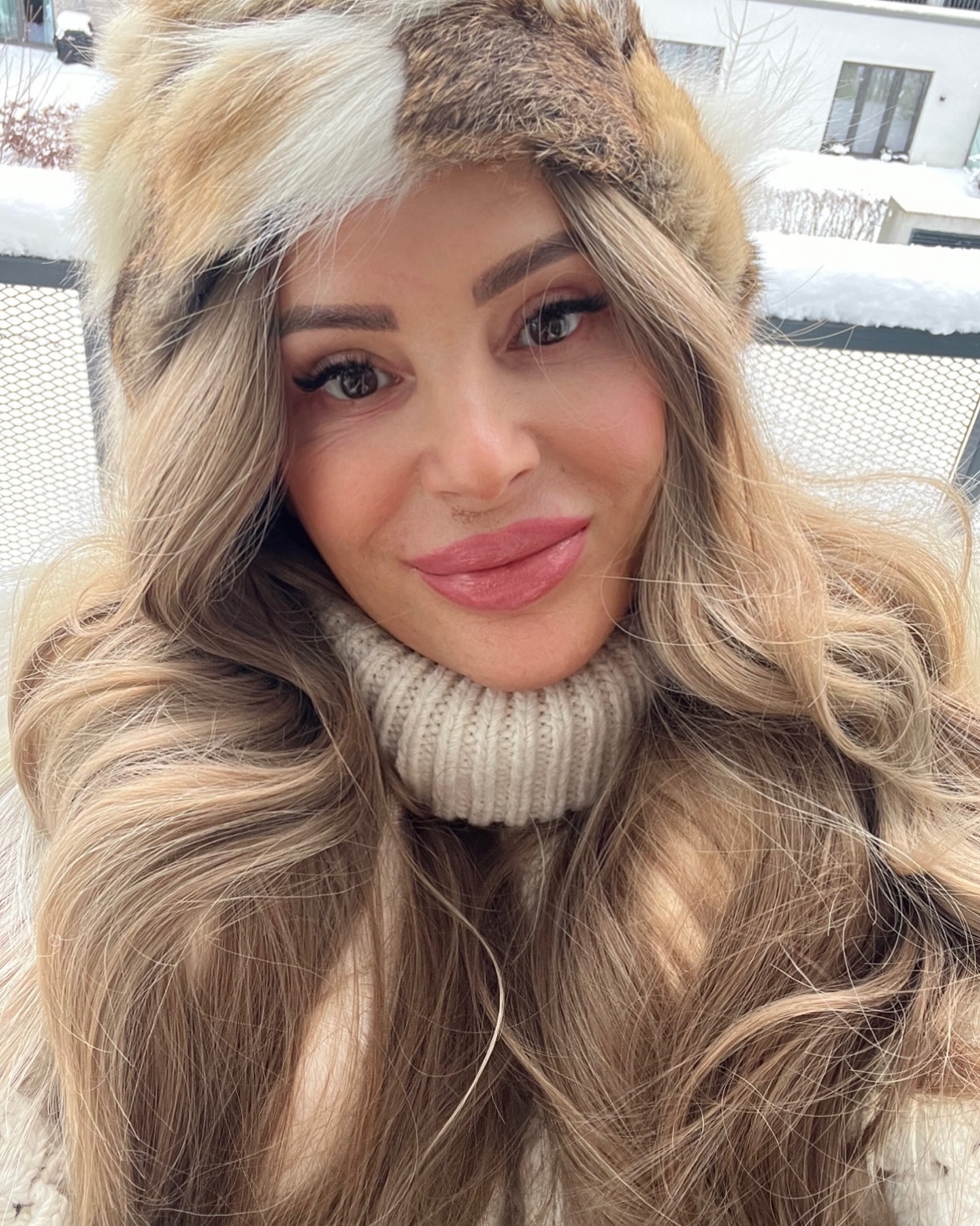 ❤️ Ihr Lieben ❤️
das Neue Jahr hat begonnen – und ich spüre so viele positive Energien, die ich von Herzen gerne an euch weitergebe 🍀🍀🍀
2026 wird ein wundervolles Jahr.
Wir machen das Beste daraus und schenken uns bewusst mehr schöne Momente im Alltag 🌿
Das Leben dreht sich nicht nur ums Arbeiten.
Viel zu oft haben wir verlernt, wirklich zu genießen, innezuhalten und uns selbst etwas Gutes zu tun 🤍💃🏼🍾🥂💅🏻👩🏽❤️👨🏾
Und genau damit fangen wir jetzt an‼️
Mehr Achtsamkeit. Mehr Wohlfühlen. Mehr Zeit für dich.
Ich freue mich auf alles was kommt, gemeinsam mit euch 💕
#neuesjahr #positiveenergie #zeitfürmich #wohlfühlen #selfcare