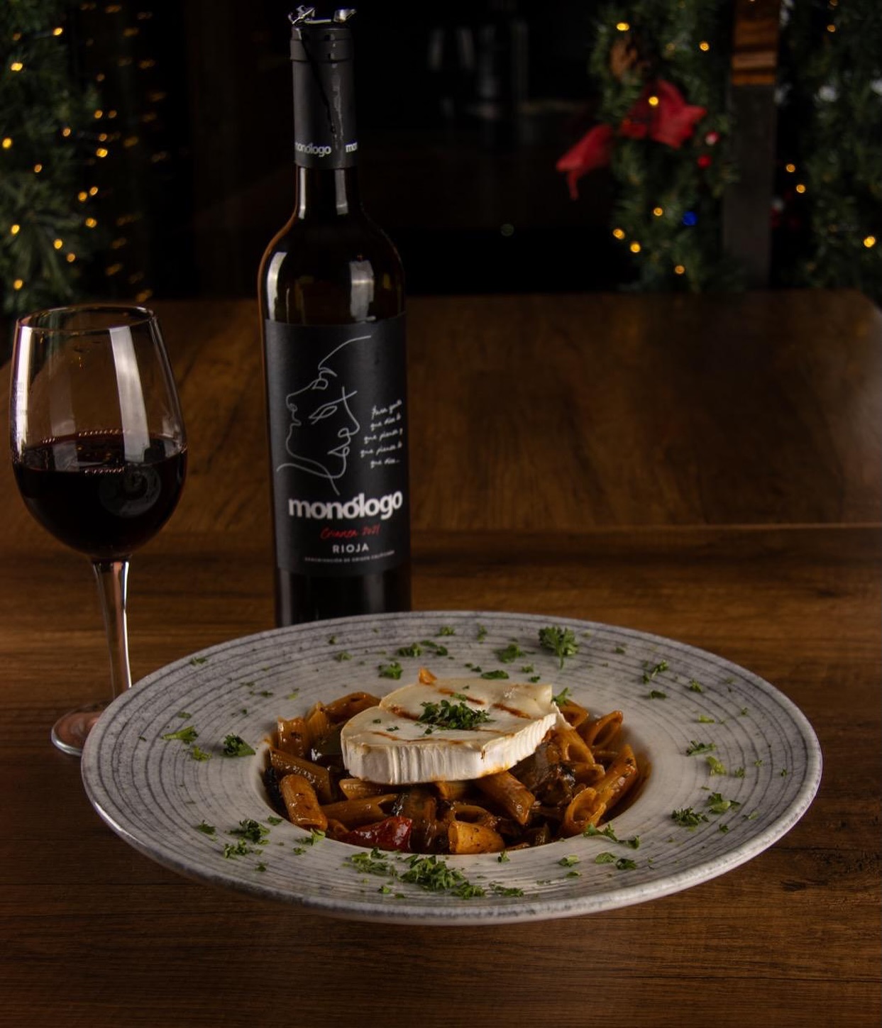 Have those January blues sunk in yet? 🫣
Then who wants to be home cooking in the kitchen? Let us do it for you! 🧑🍳
Pop by and enjoy one of our warming home cooked dishes and a glass of something extra special to finish the day. 🍷