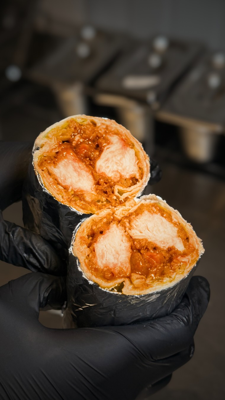 Wrap up warm like this Chicken Wrap 🤣🍗🌯🔥
Saucy and packed full of flavour! You can’t go wrong with all the different selections we have. 🤤
See our saved stories for our MENU and our OPENING TIMES. 🔖
Call us on 01753923379 to make an order for collection! 📞
You can also find us on UBEREATS! JUSTEAT! DELIVEROO! 📲
Located 30 seconds walk from IVER station off the Elizabeth Line!
📍2 WELLESLEY AVENUE, IVER, SL0 9AY 🚶🏽 🚗 🚲 🏍️ 🚂
#moza #friedchicken #tenders #kfcstyle #halalfood