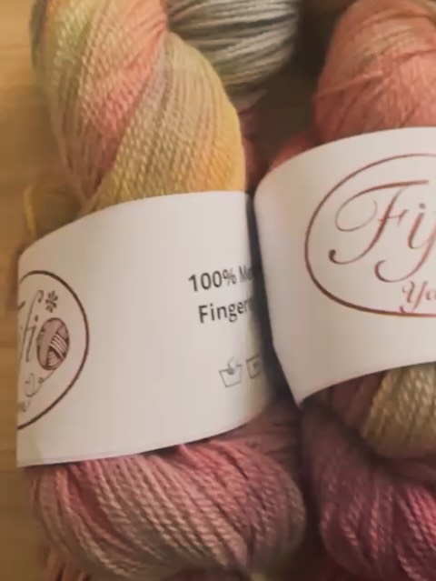 “ Petals” These luxurious Uruguayan Merino fingering skeins is dyed with gentle hues of pastel yellow, baby pink, and a calming grey-green.
🧶
#LuxuryYarn #MerinoFingering #PastelPalette #Handmade #Craftsmanship YarnLove CrochetLife SustainableYarn”