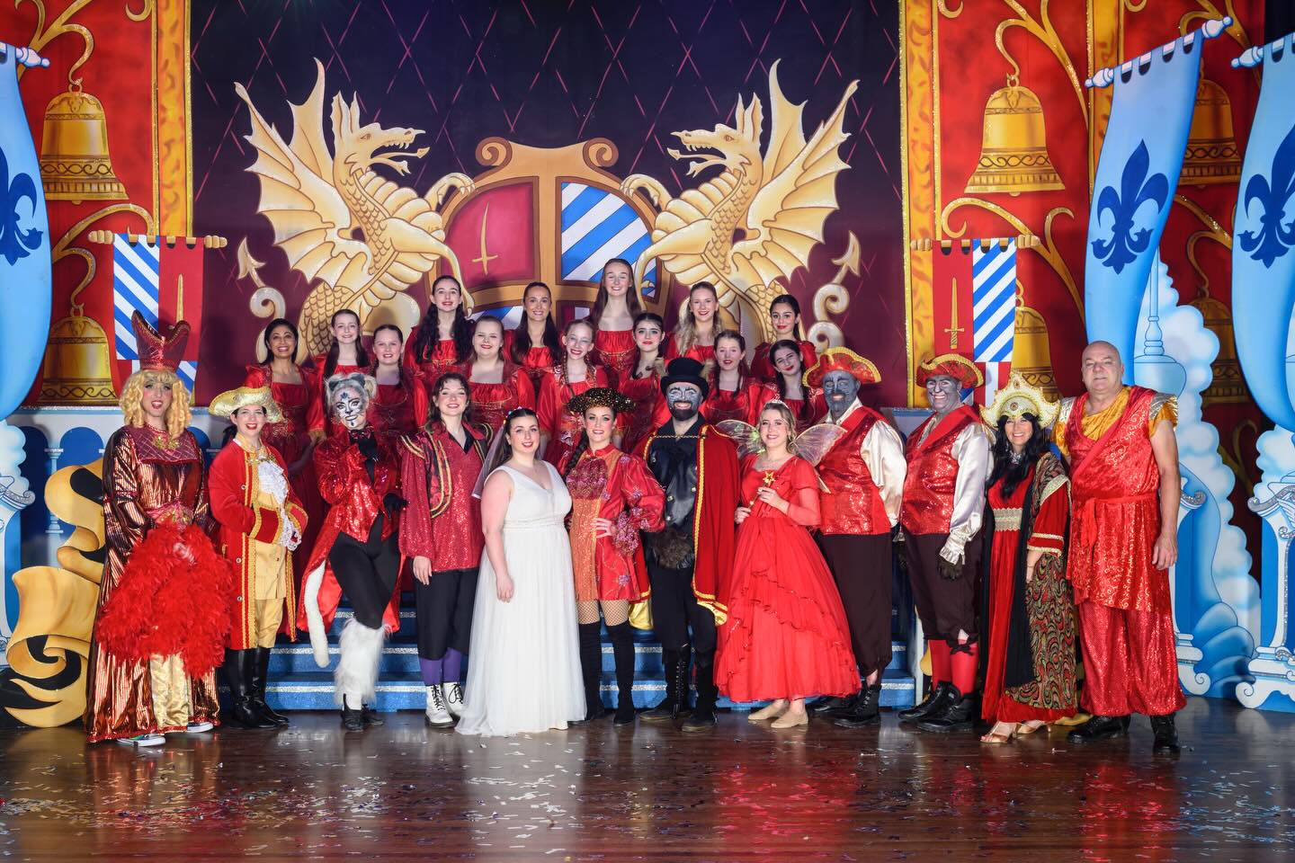 That’s a wrap on another magical year at Hawkey Hall! Huge thanks to everyone who makes this wonderful tradition possible year after year!
📸 @seaneastphotography
👗 @mollylimpets