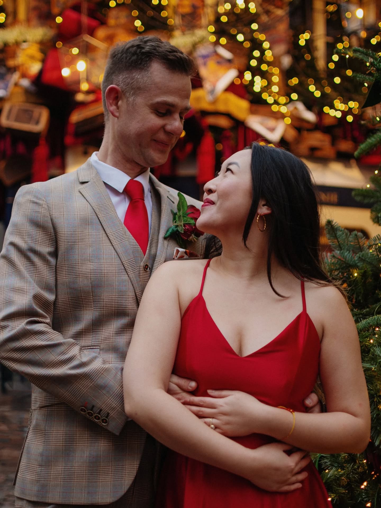 💛✨ Forever looks good on us.
Celebrated our 2nd year wedding anniversary with some holiday magic in Vilnius.
📸: thank you to our amazing photographer @lovetastic_ for capturing these magical moments.
#WeddingAnniversary #HolidayVibes #TravelLithuania