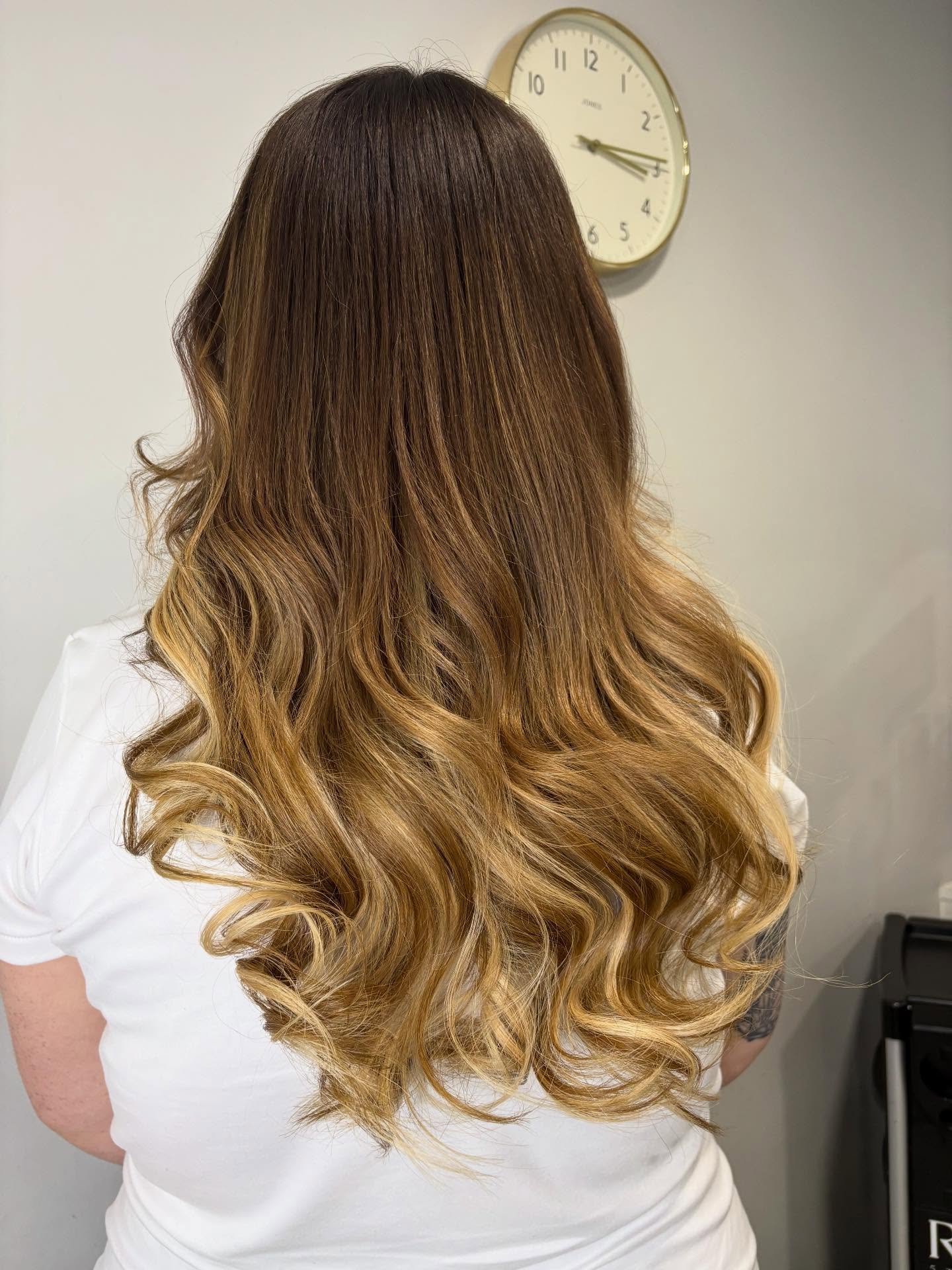 Hair transformation ✨
Full look completed by in salon Specialist Olivia 👉🏻
Watch the full look
Colour achieved using @redkenpro
Added volume and length injection using @beauty_worksonline
Integrity and treat @k18hair
This is your 2026 sign to get booked in 📱 🫶🏻