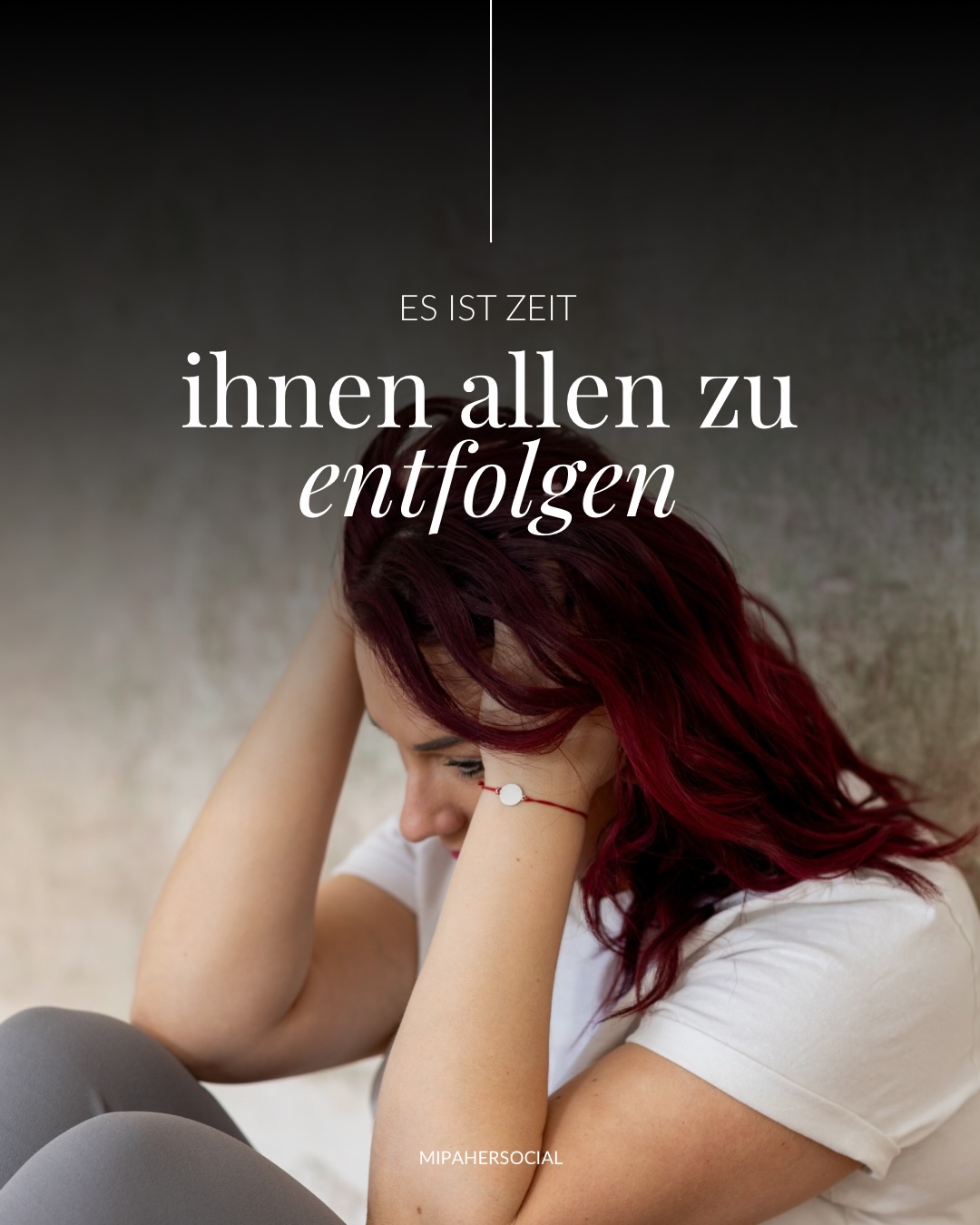 Ja, vielleicht mag man mich deshalb nicht. Aber meine Meinung dazu…
Ich hab fast 10.000 € gebraucht, um das zu verstehen. Und es muss dir nicht gleich gehen.
Es ist Zeit, Social-Media-Gurus, Reichweiten-Coaches & Instagram-Mentoren zu entfolgen, die dir verkaufen, du müsstest als Einzelunternehmerin nur IHR System befolgen – dann kommt die Instagram Reichweite „von allein“.
Weil: Du kannst noch so diszipliniert sein. Noch so viel Marketingwissen haben. Noch so brav Content planen, Reels posten, Storys machen.
Wenn das „System“ nur funktioniert, wenn im Hintergrund ein Team sitzt, wird’s für dich nie gleich aussehen. Und das ist kein Charakterfehler… im Gegenteil - viel simpler: Mathematik.
Viele dieser Accounts zeigen dir nicht, was wirklich hinter Millionen Views & massiver Reichweite auf Social Media steckt:
Schnitt, Design, Copy, Planung, Community, Ads, Funnel. Ein Mini-Unternehmen im Hintergrund – und vorne lächelt eine Person in die Kamera.
Während du nebenbei Kundinnen betreust, Rechnungen schreibst, Termine jonglierst, vielleicht Kinder in den Kindergarten bringst, Website auf SEO optimierst, Blogs schreibst – und versuchst, Social Media Marketing trotzdem zu machen.
Und was mich dann rasend macht - wenn’s bei dir nicht läuft, heißt es plötzlich: „Du warst nicht konsequent genug.“ Nein. Du hast NIX falsch gemacht. Ihr perfektes System passt nur nicht zu deinem Leben.
Seitdem folge ich nur noch Menschen, die zeigen, dass Instagram für Selbstständige auch ohne Show funktioniert:
organisch, ehrlich, machbar – ohne riesiges Team, ohne Glitzer-Versprechen. Und deshalb gibt es bei mir auch nicht 0815 Strategien, denn jede Kundin ist anders!! Ja. Es gubt ein Basiswissen, ABER eine einzigartige Strategie die zu DIR PASST!! ❤️
Wenn du nur einen Satz mitnimmst: Frag dich immer, bevor du investierst: Würde das auch funktionieren, wenn ich alles alleine mache? Und wenn du mich jetzt nicht mehr magst, danke dass du da warst. Wenn das nach dir klingt - schick mir eine DM mit Muffin 😅 und ich sag dir was wir zwei schönes aufbauen können ❤️