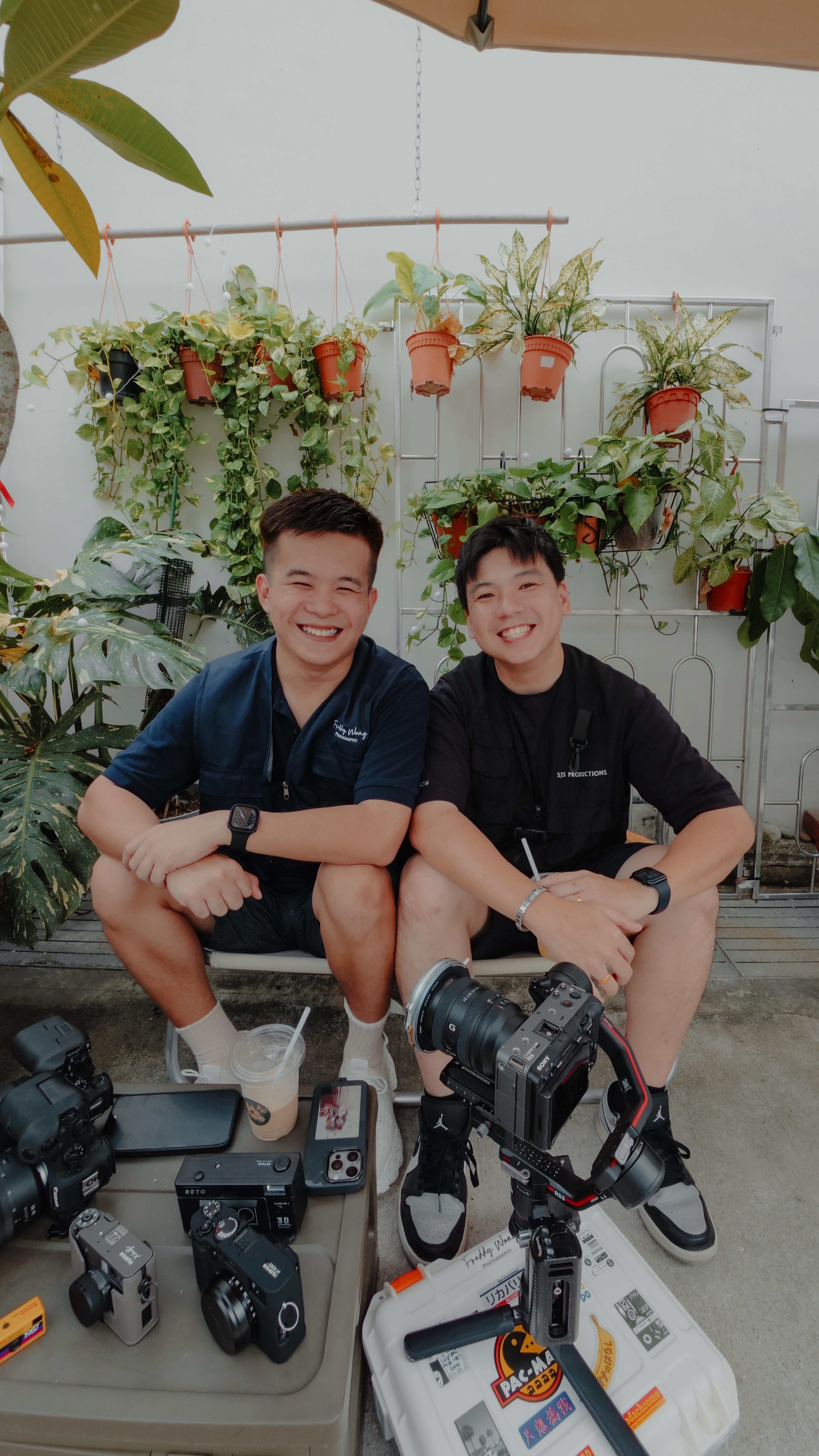 But our weekends are burned!
•
#mondayblues #weddingday #weddingphotography #weddingvideography #singaporewedding