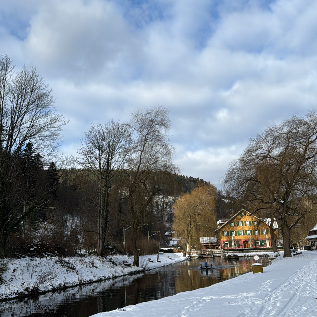 ❄️ unser Winter Wonderland ❄️
Verschneite Landschaften, traumhafte Schneewanderungen und pure Schwarzwald-Romantik.
Wir freuen uns auf euren Besuch! 🤍