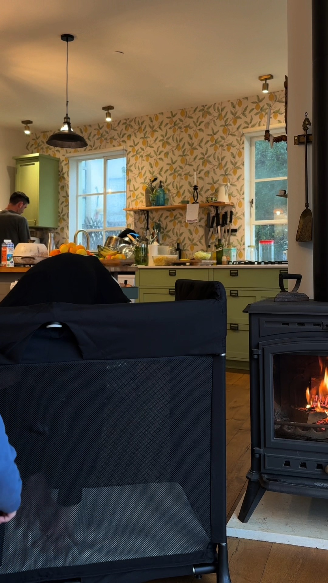  יום טוב להישאר בו בבית🍲
להדליק חימום, לאכול מרק וליהנות מהיופי החורפי בשיאו, כשהבייבי לצידך בכל מקום בבית בבוגבו סטארדסט- משחק, ישן או גם מהופנט מהגשם שדופק על החלון.🐣 מתאים מגיל לידה
🐣 אחסון קומפקטי ונוח
🐣 בד אוורירי לזרימת אוויר אופטימלית וקשר עין
🐣 רגליים רחבות ליציבות אולטימטיבית
🐣 4 שנות אחריות*
*ברכישה ממשווק מורשה בלבד, מותנה ברישום באתר בוגבו