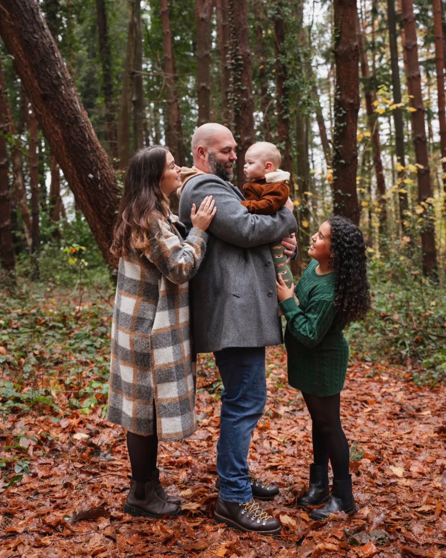 Rainy forest days, happy hearts 🤍 This family session was full of laughter, cuddles, giggles, and so much fun — proof that weather doesn’t matter when the moments are real.
If you’re dreaming of a relaxed family session in South Wales or Cardiff, I’d love to capture your story 🤍 Get in touch to book.
.
.
.
.
#southwalesphotographer
#familyphotoshootcardiff
#naturalfamilyphotography
#southwalesfamilies
#cardiffphotographer