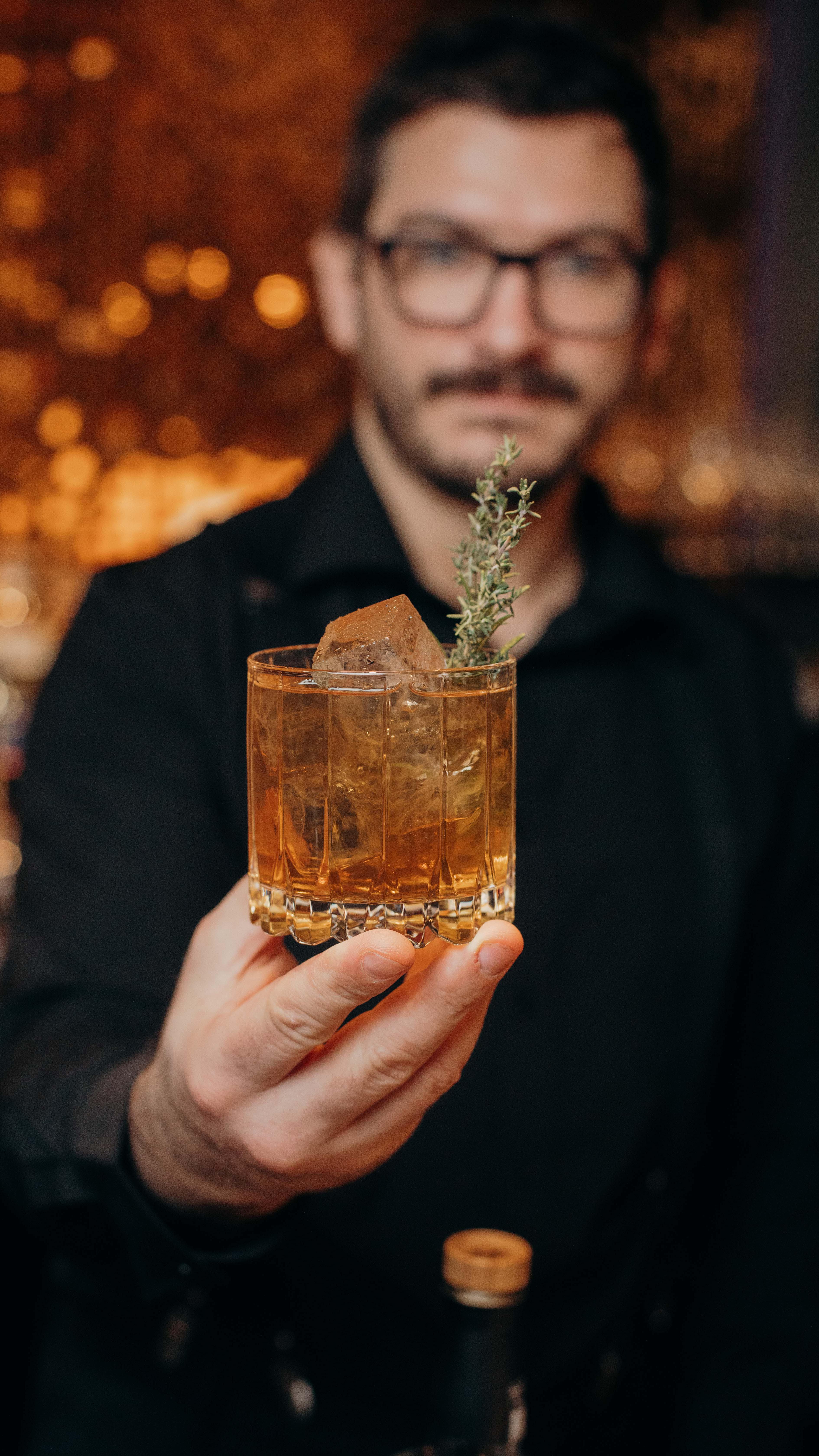 Cocktails. Atmosphere. LVDWIG BAR.
That’s it.❤️
#lvdwigbar #cocktailbar #cocktailbarvienna #barsvienna #viennadrinks