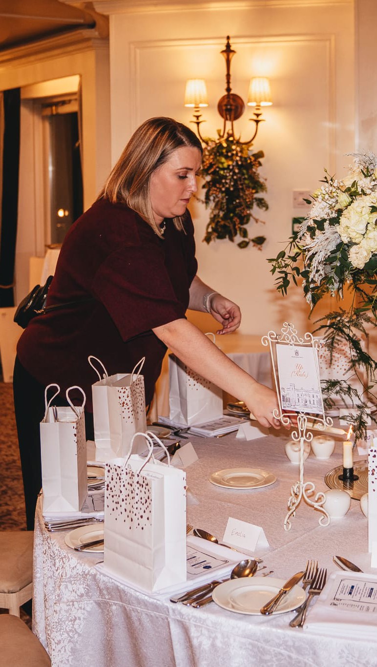 𝐇𝐞𝐥𝐥𝐨 & 𝐅𝐚́𝐢𝐥𝐭𝐞 𝐭𝐨 𝐚𝐥𝐥 𝐦𝐲 𝐧𝐞𝐰 𝐟𝐨𝐥𝐥𝐨𝐰𝐞𝐫𝐬 👋🤍
I’m Dearbháile — a wedding planner based in Ireland with 16 years experience in the Irish wedding industry, and a serious love for people, the craic and creating unforgettable days ✨
I help couples plan stress-free weddings filled with:
🤍 thoughtful details
🤍 seamless planning
🤍 great supplier relationships
🤍 good craic along the way
🤍 and memories that last a lifetime
From making dreams come true to hearing the amazing feedback from my couples, I truly feel so lucky to do what I do 🥂
If you’re newly engaged or deep in planning, you’re in the right place 💫
Find out more at www.weddingsbydearbhaile.com
Let’s make wedding magic happen ✨💍
Video credit @liutas_pictures_weddings
Cover photo @steven_neeson
#weddingsbydearbhaile #weddingplanner #weddingdaycoordinator