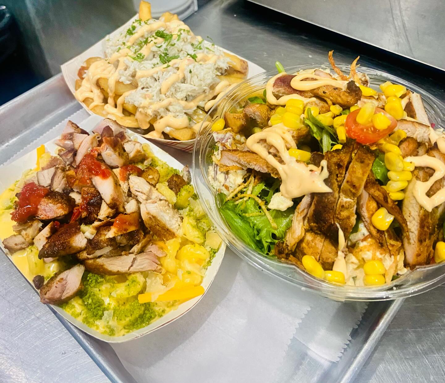 #chefskiss #crabpoutine #angrychicken #macncheese #thebigsalad #jceats #jerseycity #palisadeave #supportsmalibusiness #letseat