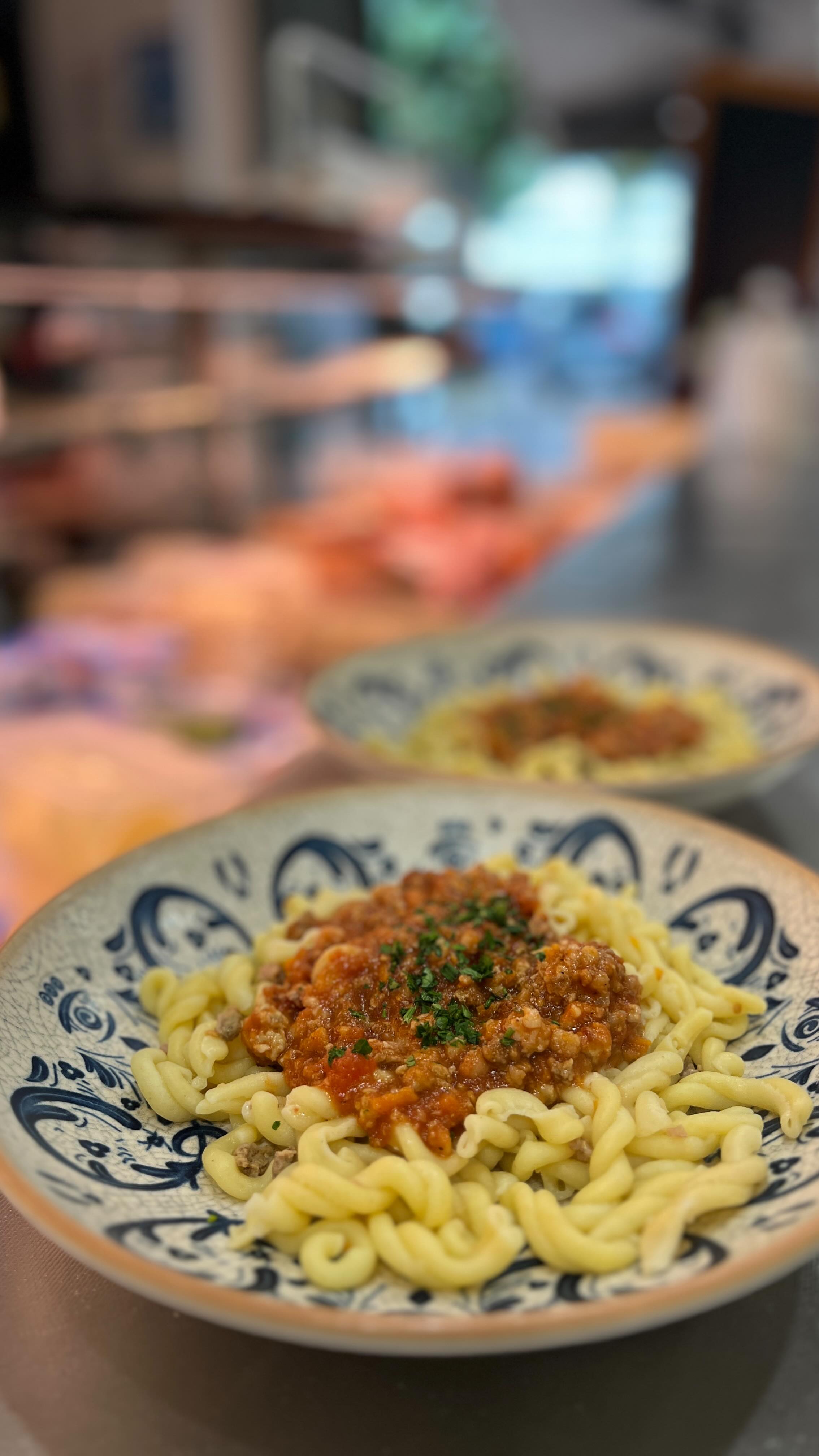 Dans la vie y’a la cuisine italienne, l’ambiance…
et ce genre de moment qui mérite une standing ovation.
(et promis, aucune rancune pour les paiements séparés, on vous aime aussi 🫶🏻)
#client #serveur #restaurantitalien #humour #chinon