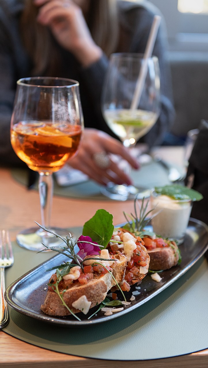 Es ist eigentlich ganz schön, dass wir uns nicht festlegen müssen. Die Auswahl ist einfach zu verlockend: ein knackiger Salat, ein aromatisches Curry oder eine knusprige Pizza. 🍕 Jedes Gericht hat etwas für sich – und am Ende liegt man mit jeder Wahl richtig. #wrannissimo