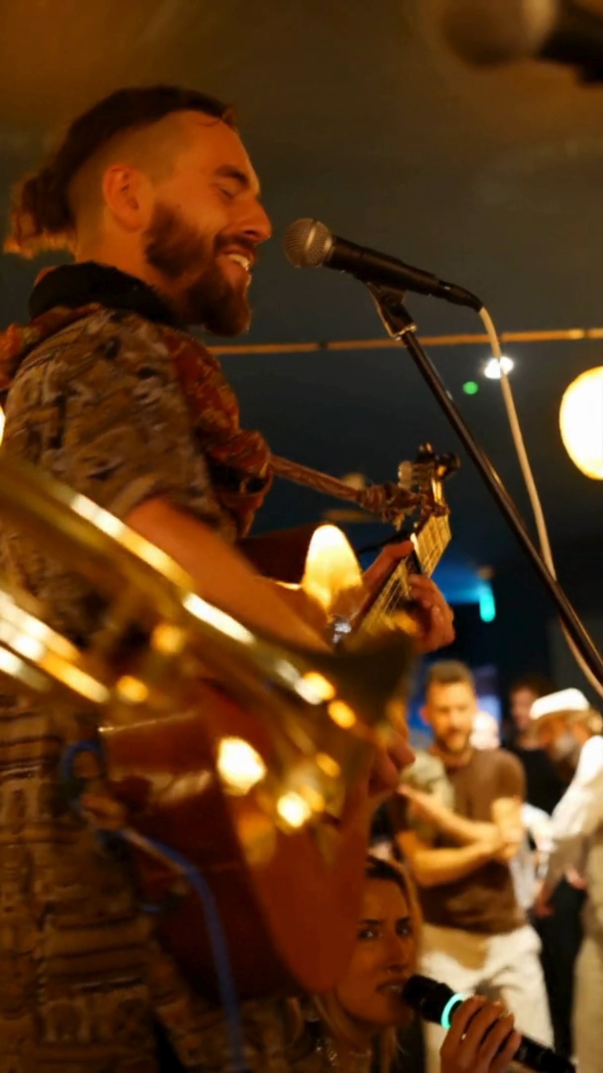 This is how we do 🔥
Spirit of the village
Joy of Ubuntu 🌏
Massive energies from London to Goa this season 🔥 Follow to catch every performance and upcoming collaborations!
This is @_zackiel_ 's dance anthem "Nu" AKA "EachOneTeachOne". 🎉⚡
(One of the tracks on SOLACE, The Album he's crowdfunding to record in Goa 👀🎉)
The Vibes were Real at our event "@_zackiel_ x @nu.ubuntuvillage present: The SOLACE Project Launch Night" at @andsoulcommunity Southall, London.
feat.
@simranhunjun on vocals
@18fluteloops on horn
@japateaching on dundun
@koroleko_moussa on djembe
@mutivation_ on compere vibesman assigments
@mrcompl3x, @spiritofwayewa, @xnai.chix, @raveenmalaya @libaravindran @apsa.hara, @heart_centred_wellbeing, @iamjessicawilde @pjjg_ @oscarsnwo @lottie.emily.dodd @andsoulcommunity @priestexanastasia the rest of you fam on them serious dancefloor activations 🍯🚨
-
_
_
-
#globalsoulmusic #Ubuntu #ubuntuvillage #decolonialmusic #decolonialart #solacethealbum #afrofusion
#GoaMusic #GoaArtists #LiveMusic #TribalFusion #DanceMusic #LondonToGoa #MusicPerformance #WorldMusic