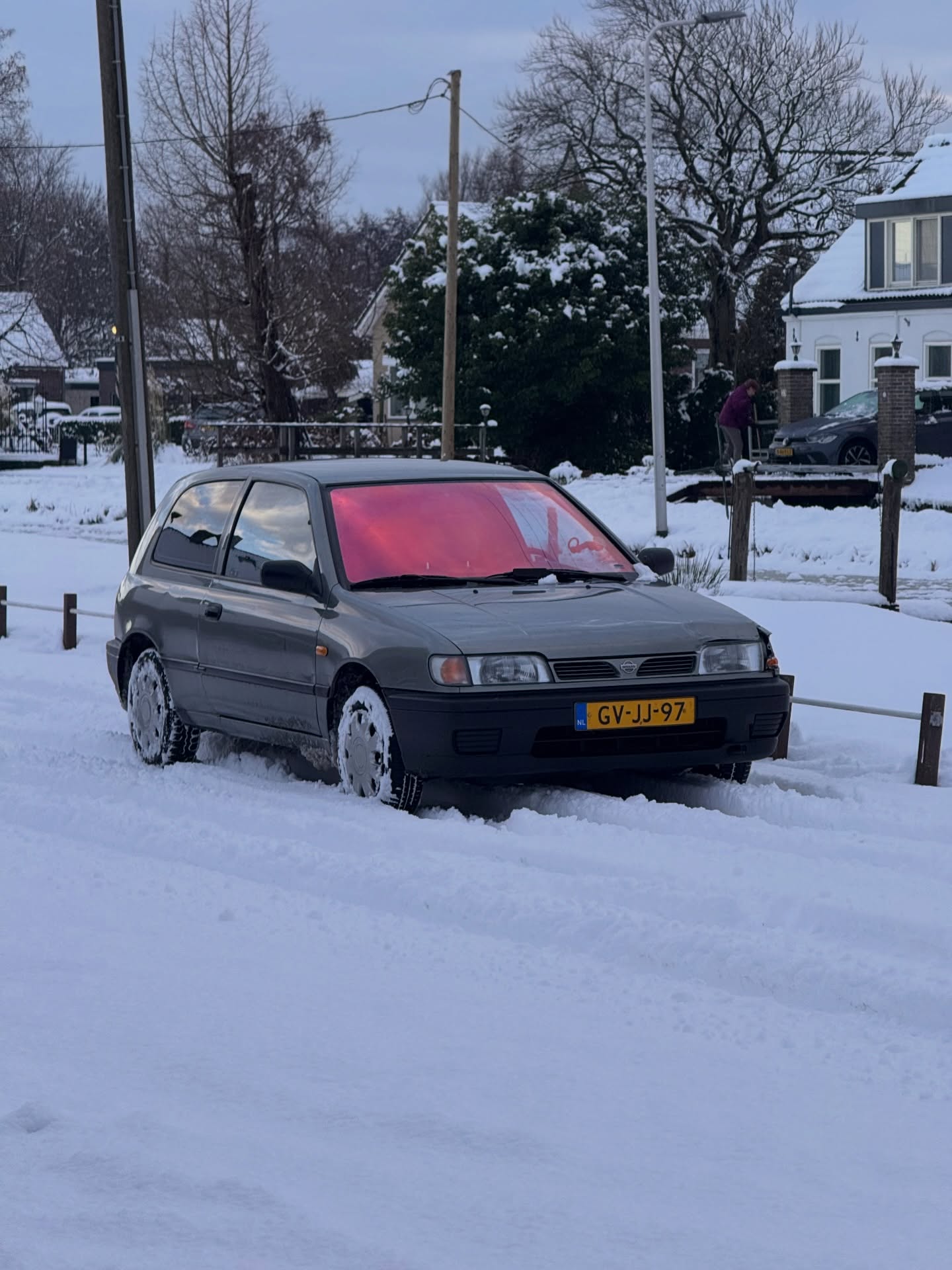 Toch opvallen in deze glibberige glijbaan? Dat doe je met chameleonfolie op een borrie auto offcourse!