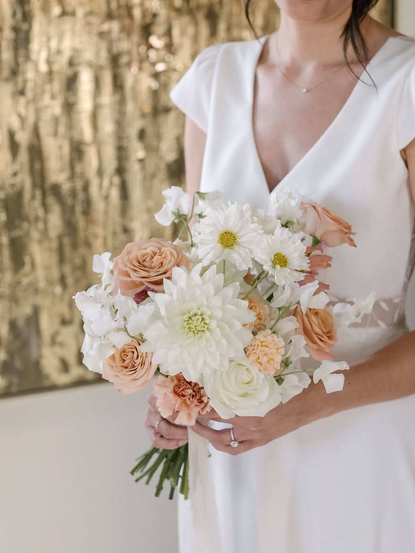 🤎 G & V 🤎
02.08.2025
Les bouquets de mariées, ce sont mes compositions préférées.
J'ai tellement hâte de créer les bouquets des mariées 2026 ✨️
Team:
@lesdomainesdepatras
@neupap_photography
@caravanepalace_events
@maison_nans
@melaine.bois.fleuri
#fleuristeevenementiel #mariageenprovence #bridalbouquet #bouquetdemariee #weddingflowers