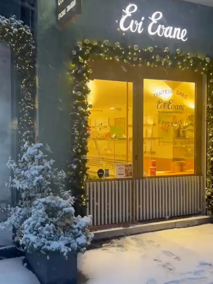❄️ Le meilleur jour pour lancer notre Greek Soup!
🍲Toutes nos équipes ont bravé la neige et les transports en commun approximatifs pour vous réchauffer avec notre Kotosoupa : poulet fermier français, riz, petits légumes, et bon bouillon! gourmande et grecque!