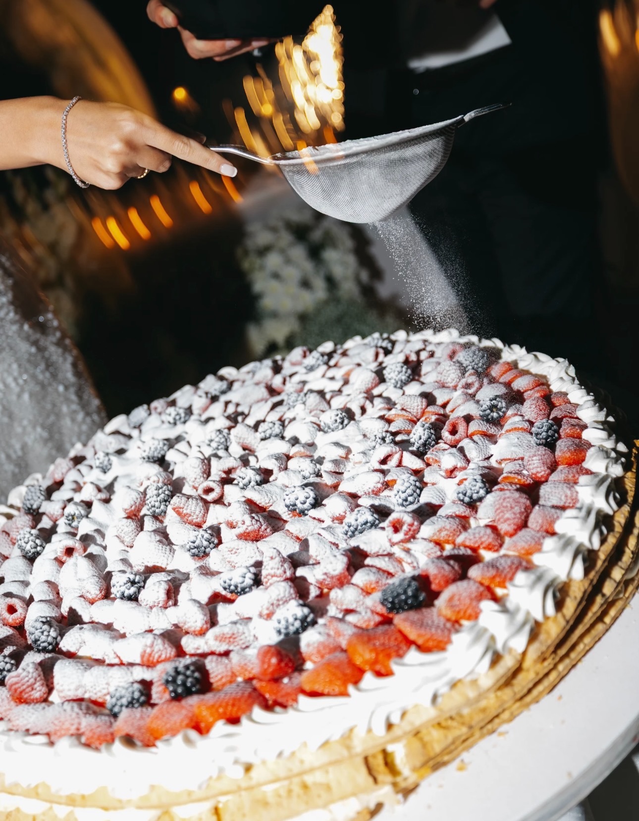 Effortless love.
White florals, ocean views, and a moment that says everything
#santoriniweddings
#europeweddings#
#destinationsplanner
#greeceweddingplanner