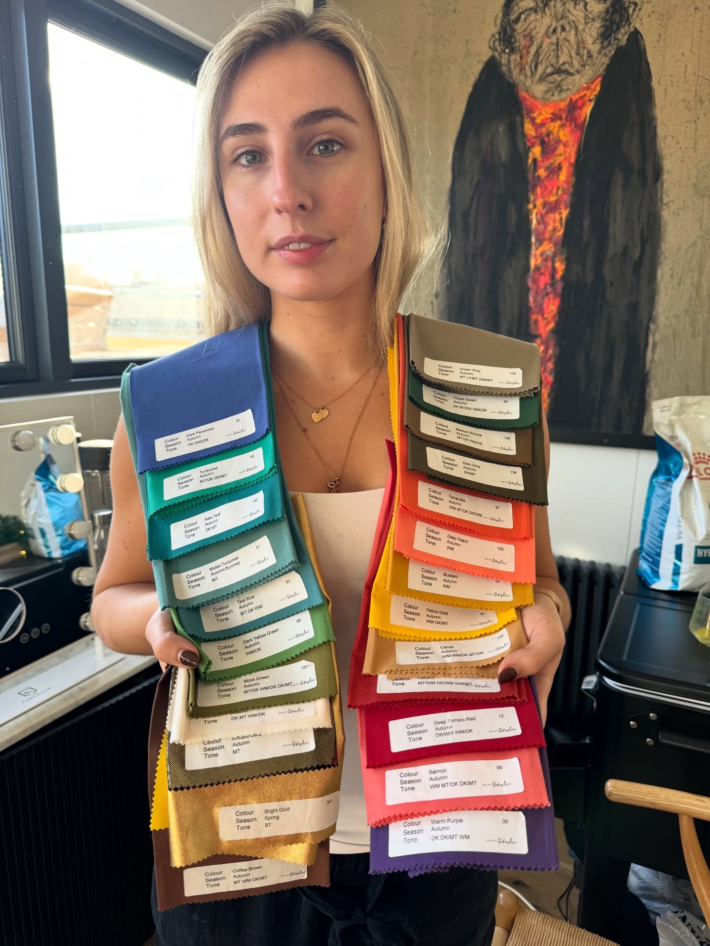 A recent Colour Analysis session with a beautiful client. Can you tell which season she is ?
#colouranalysis #colouranalysislondon #colourdraping #colourdrapinglondon #personalstylist