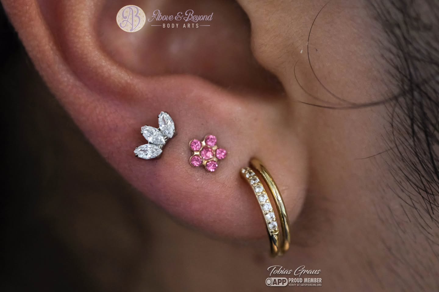 A set of 3rd lobe piercings done by Tobias ( @50percentsnakes ) !
For these piercings, Katya picked out a pair of @industrialstrengthbodyjewelry Marquise Fans with Swaorvski White CZs set in implant-grade Titanium. They're an absolute perfect fit for her ears!
📷: @50percentsnakes
#earpiercing #piercing #safepiercing #bodyjewelry #santabarbara