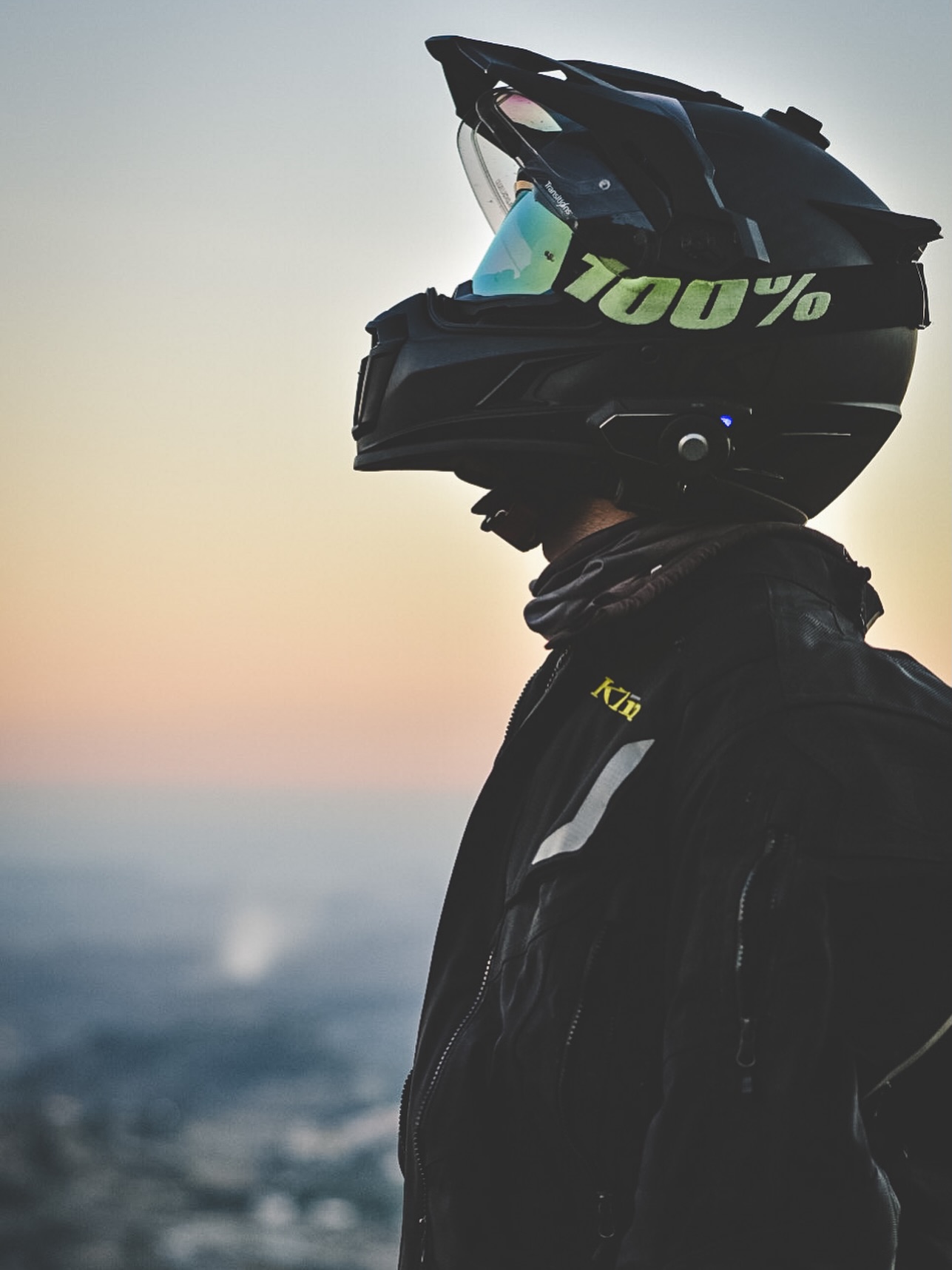 Erinnerungen…
Manchmal machen sie nachdenklich, manchmal machen sie mich stolz. In den letzten Jahren gab es unzählige gute und wunderschöne Momente aber auch schwere und harte Phasen. Keine davon möchte ich missen. Viele werde ich niemals vergessen. Einige kommen wieder hoch wenn ich die Bilder und Videos durchschaue. Unglaublich was ich alles erleben durfte. Aktuell kann ich die nächsten Abenteuer gar nicht mehr abwarten.
Wie steht ihr den Winter durch?