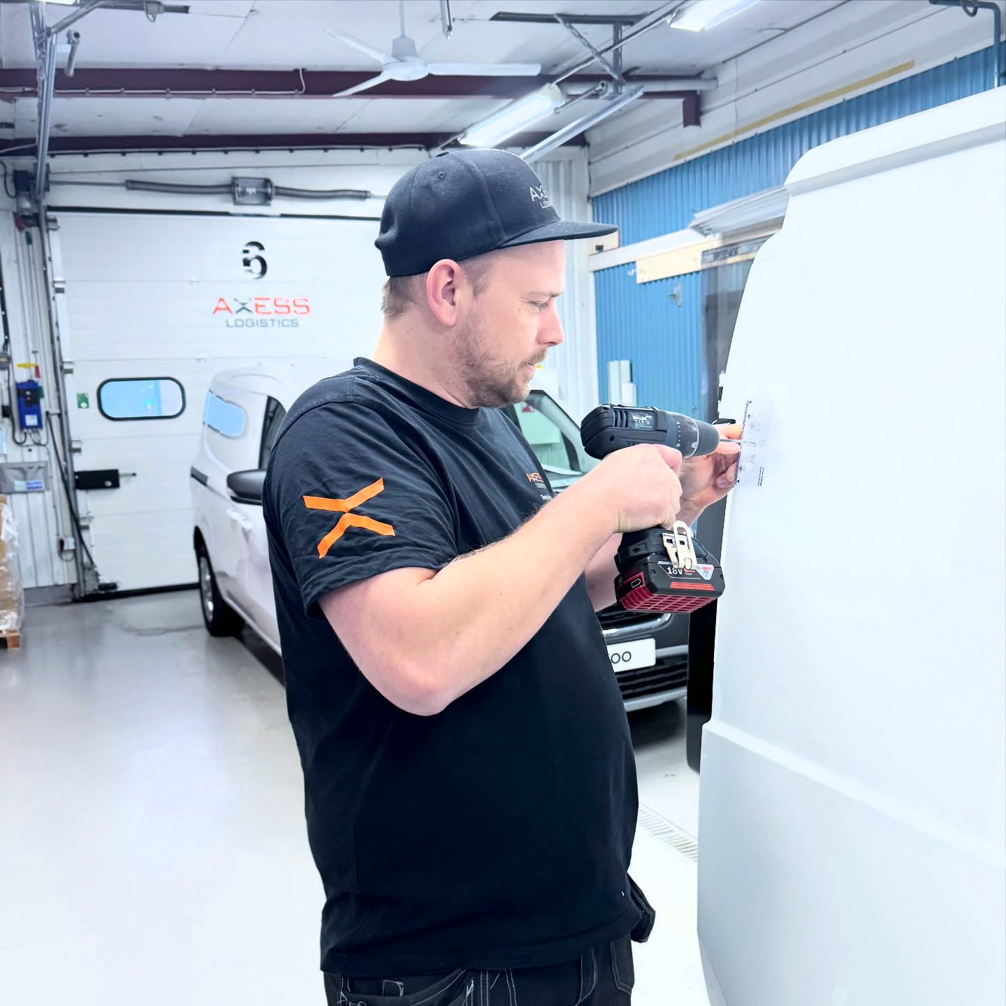 Idag har Axess Logistics genomfört sin första installation av Blackstone-lås på nya Kia PV5 Cargo 👏🏻👏🏻👏🏻
Ett viktigt steg i att erbjuda våra kunder säkra och pålitliga transportlösningar.
Stort tack till teamet för ett professionellt utfört arbete 👏
Blackstone-lås – Sveriges nr 1🥇
#AxessLogistics #BlackstoneLås #Fordonssäkerhet #Transportlösningar #KiaPV5 #Logistik #säkerhet