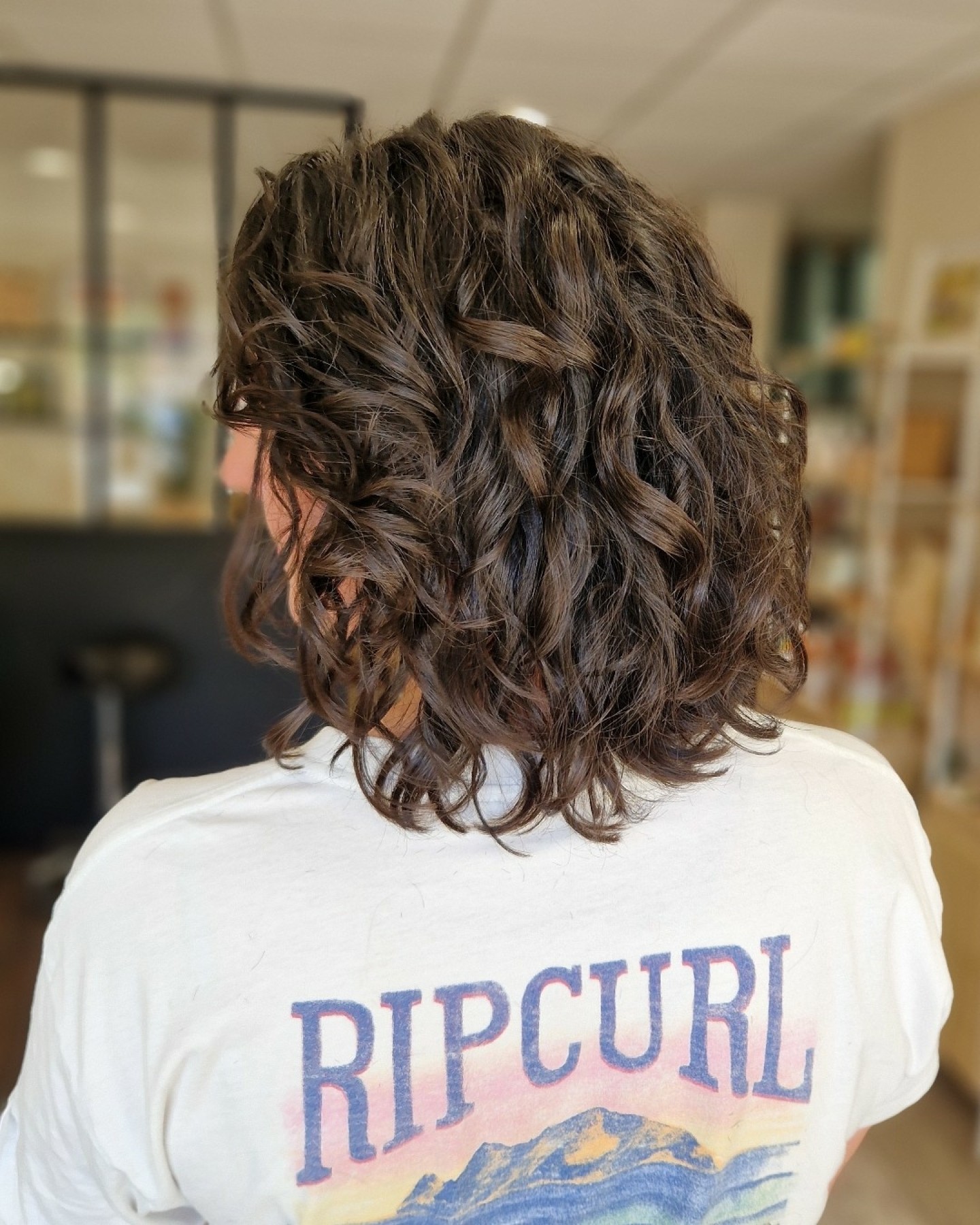 Quelques ajustements suffisent pour révéler tout le potentiel d’une ondulation ✨
Plus de mouvement, plus de définition, plus de présence !
👉 Tu te reconnais dans cette texture ?