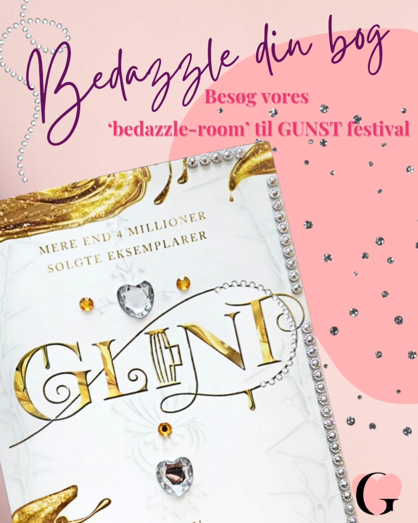 Vi har holdt på en hemmelighed i nogle måneder, men nu kan vi endeligt afsløre, at man til GUNST kan bedazzle sin bog eller flere, hvis man har lyst til det! 🥳
Vi har hele weekenden til GUNST åbent i vores Bedazzle-room, hvor der er sten og perler i massevis af farver og former.
Alt du skal gøre er at tage din bog under armen, finde en plads og nyde roen i det kreative værksted. Tag en cocktail eller en kop kaffe med ind. 🥰
🪙 Prisen er 25 kroner pr dag og betales via mobilepay i selve værkstedet.
💖Under festival kan man desuden deltage i vores bedazzle-konkurrence, hvor du kan vinde dit eget bedazzle-kit, ved at poste et billede af din pyntede bog på SoMe” Vi trækker en vinder mandag d. 20. April.💖
OBS: Det er ikke tilladt at medbringe mad i værkstedet. 😘