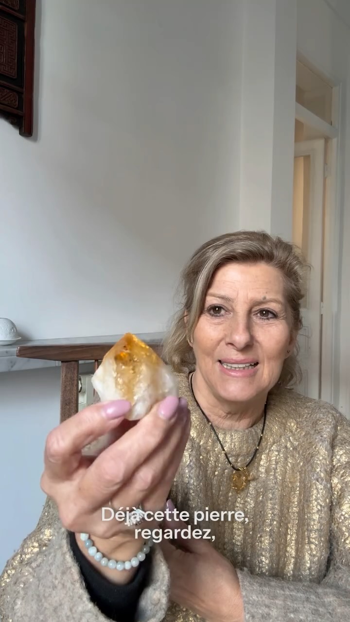 Vous avez été nombreux à réagir à mon dernier post sur la citrine
Cette pierre solaire au grand éclat continue de nous fasciner par sa lumière et l’énergie qu’elle dégage.
Elle attire vitalité, joie et dynamisme, tout en restant mystérieuse dans ses effets… Laissez-vous surprendre par ce qu’elle peut apporter dans votre quotidien ✨
Si vous souhaitez en savoir plus ou découvrir comment l’utiliser au quotidien, n’hésitez pas à m’envoyer un message 💛
#citrine #lithotherapie #energiepositive
